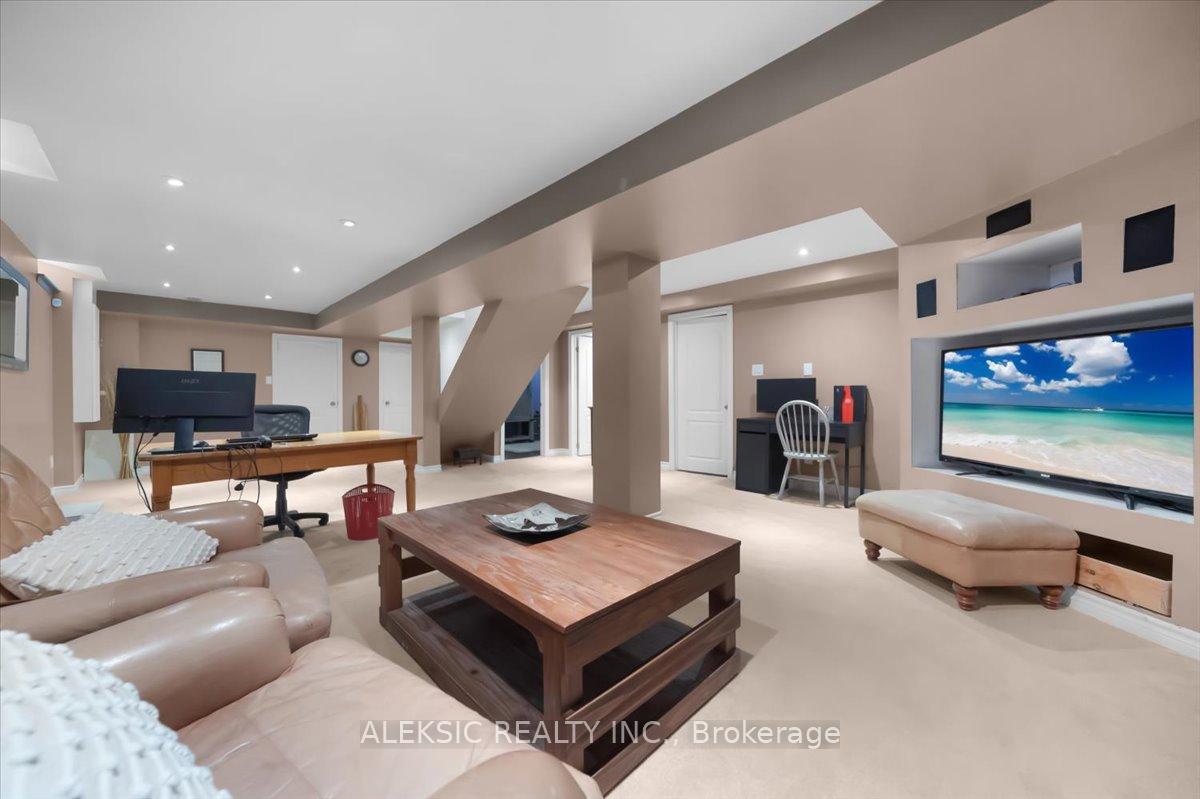 Photo 42 of 33 Hillpath Crescent, Brampton, Snelgrove — HOMEH