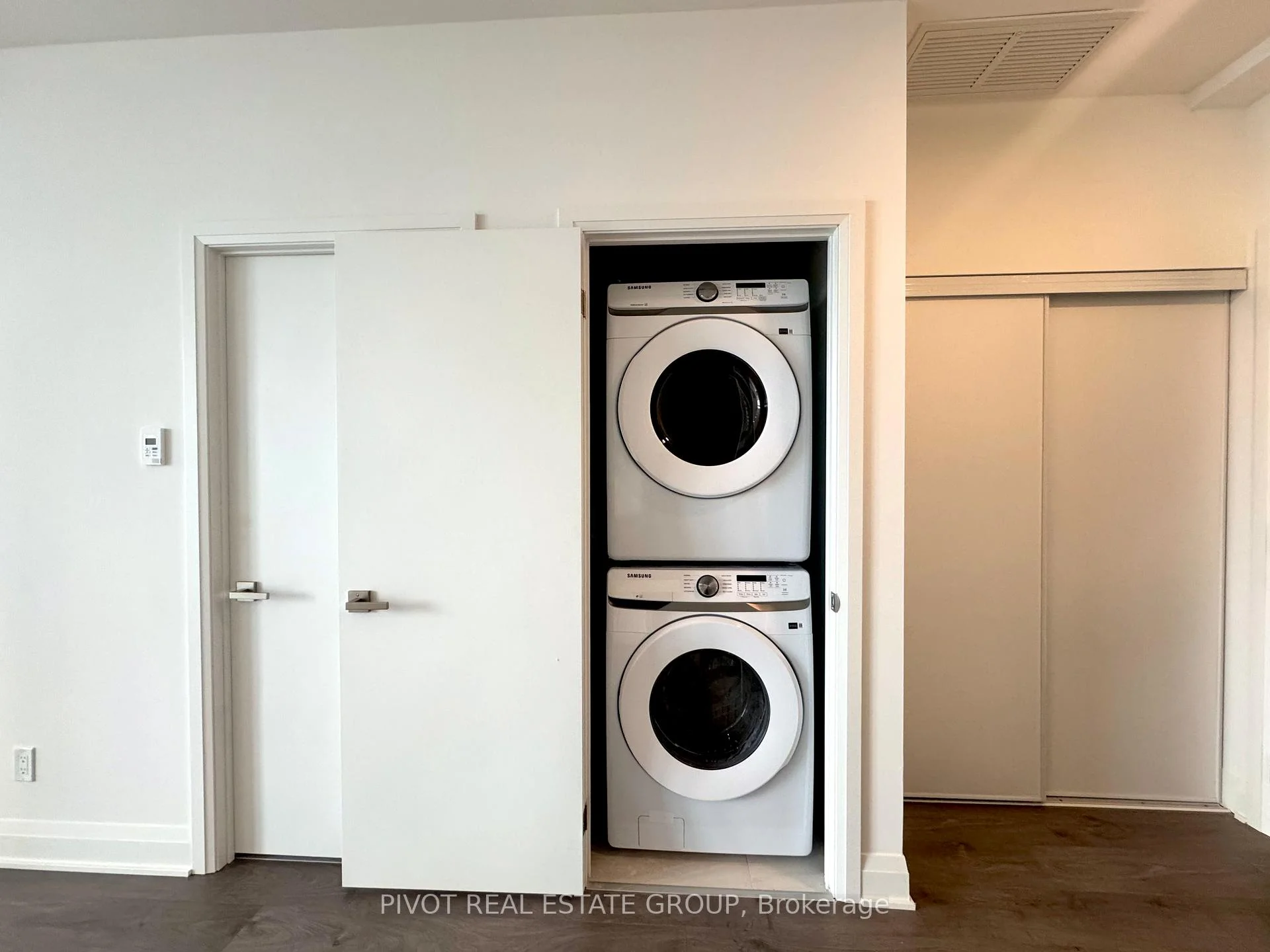 Photo 4 of Unit 3403, 2 Erskine Road, Mississauga, City Centre — HOMEH