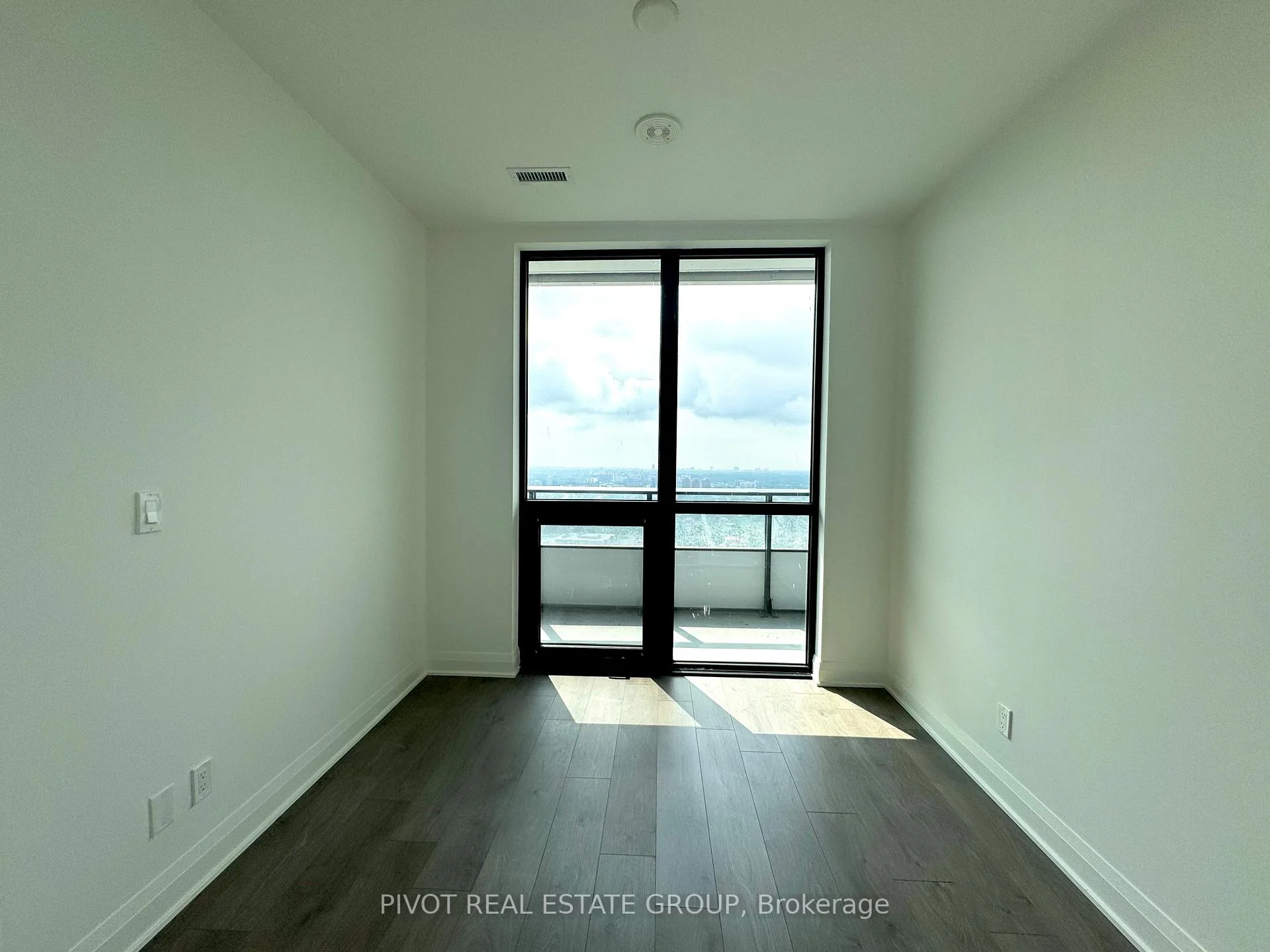 Photo 8 of Unit 3403, 2 Erskine Road, Mississauga, City Centre — HOMEH