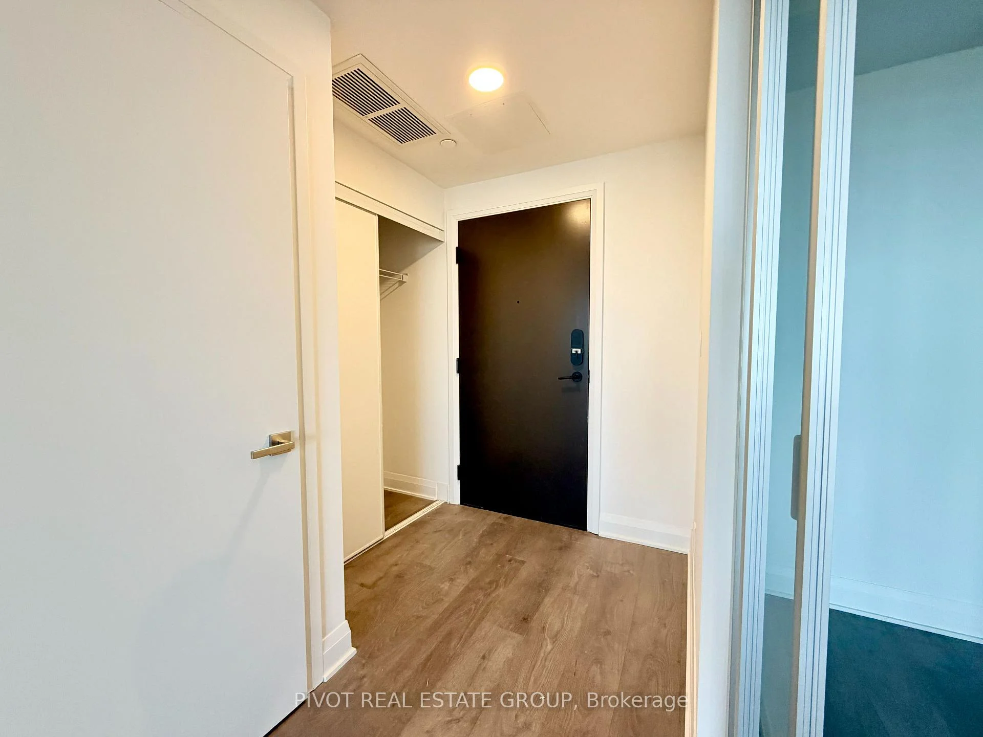 Photo 16 of Unit 3403, 2 Erskine Road, Mississauga, City Centre — HOMEH