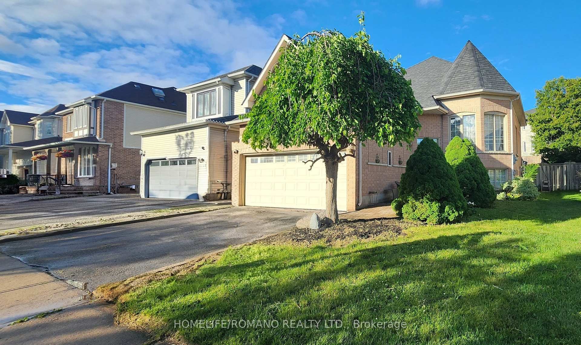 Photo 3 of 25 Bedell Crescent, Whitby, Rolling Acres — HOMEH
