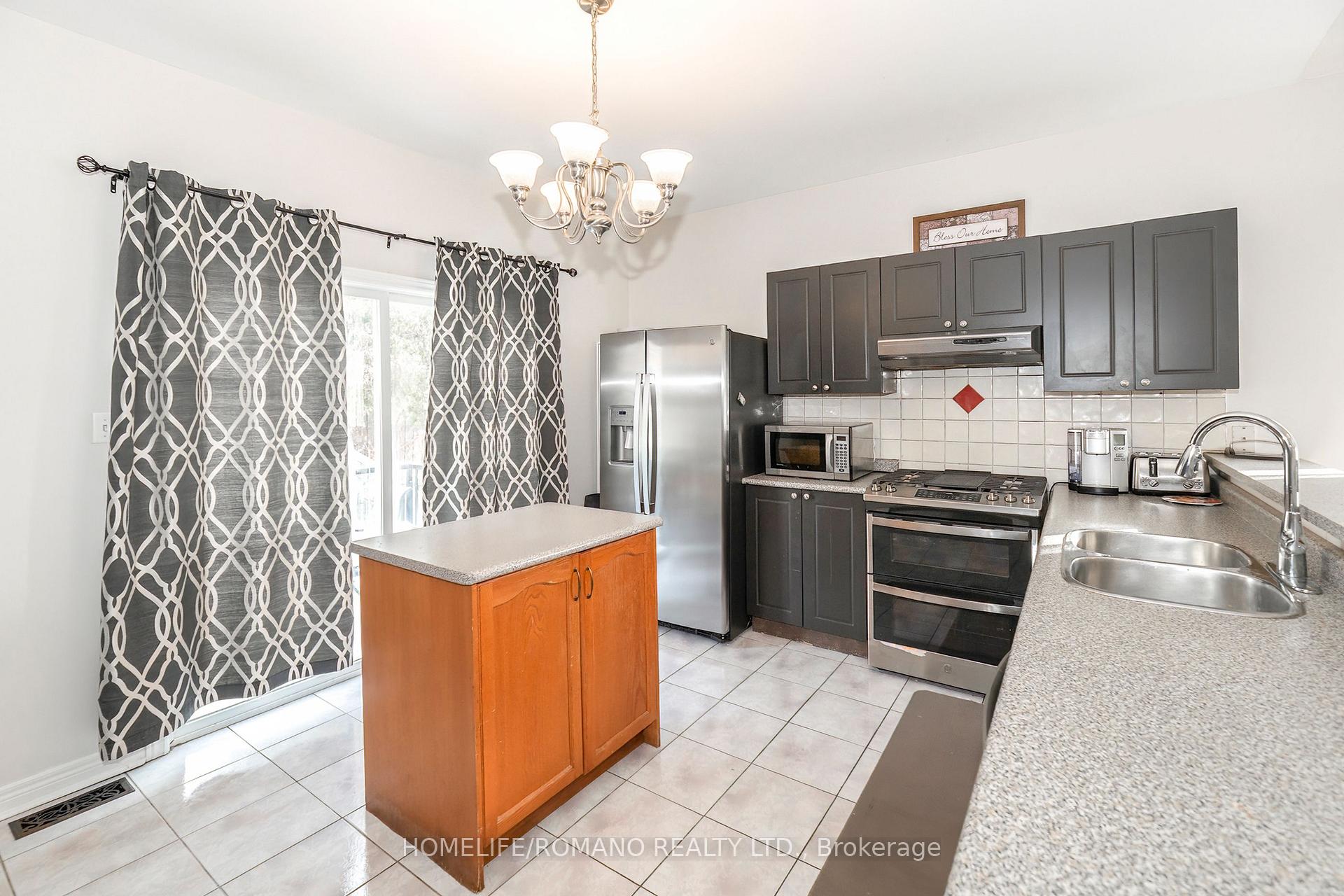Photo 8 of 25 Bedell Crescent, Whitby, Rolling Acres — HOMEH