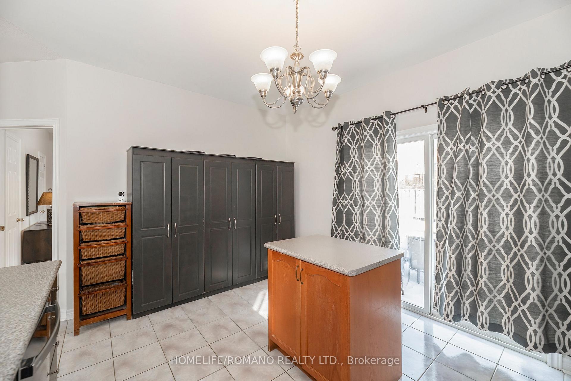 Photo 9 of 25 Bedell Crescent, Whitby, Rolling Acres — HOMEH