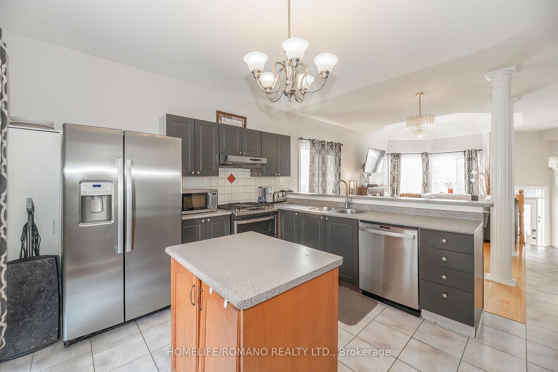 Photo 10 of 25 Bedell Crescent, Whitby, Rolling Acres — HOMEH