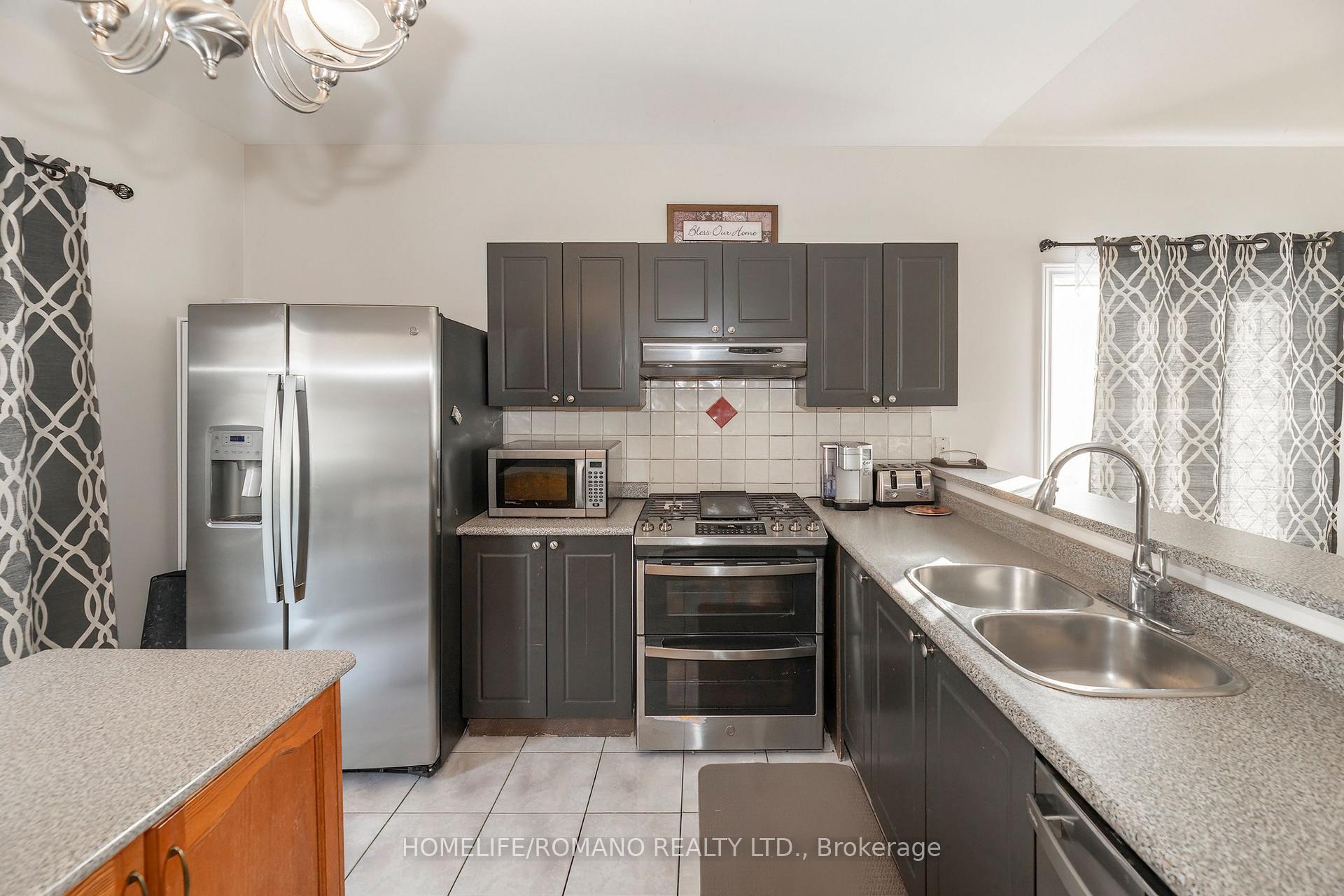 Photo 11 of 25 Bedell Crescent, Whitby, Rolling Acres — HOMEH