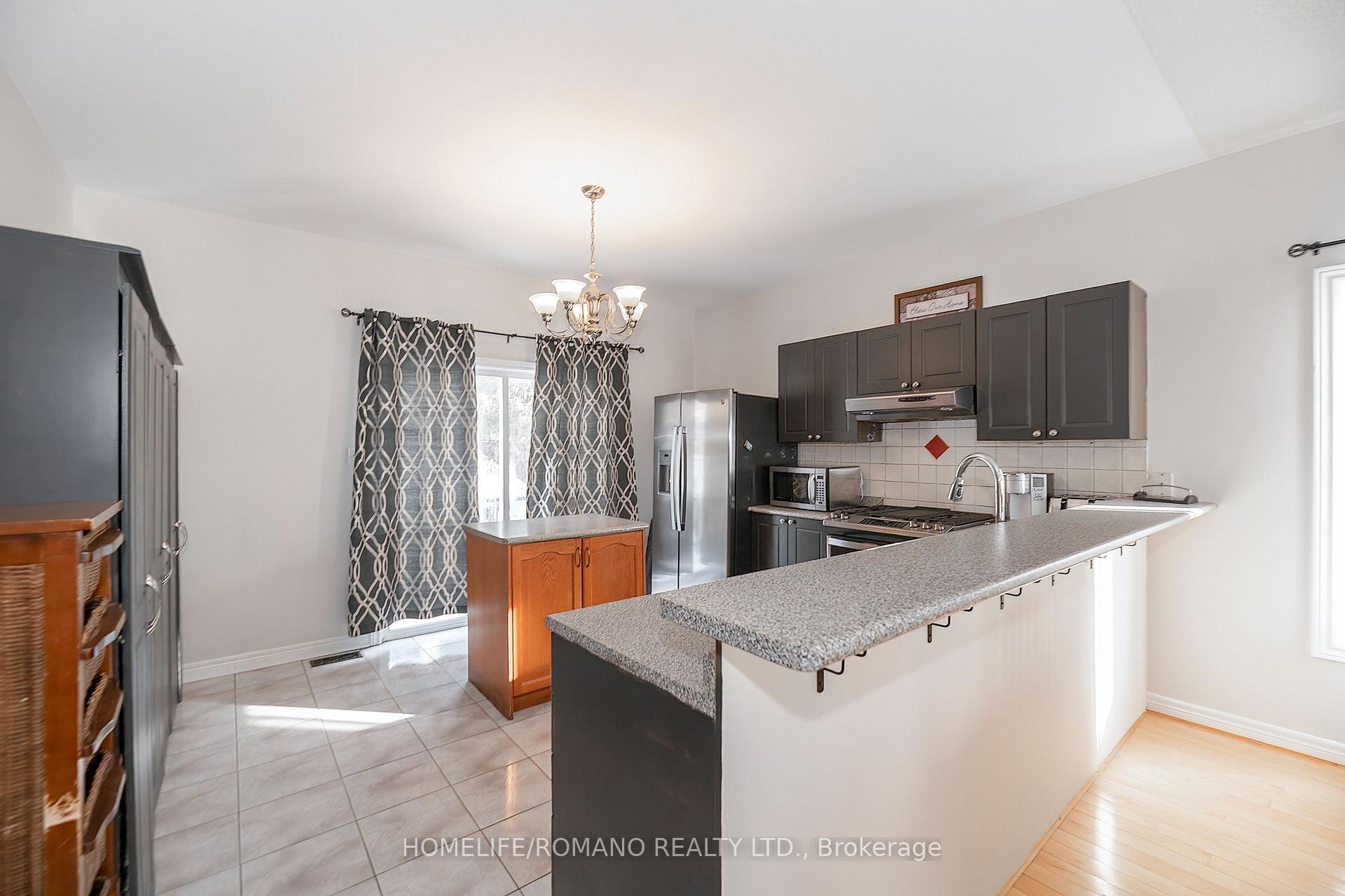 Photo 12 of 25 Bedell Crescent, Whitby, Rolling Acres — HOMEH