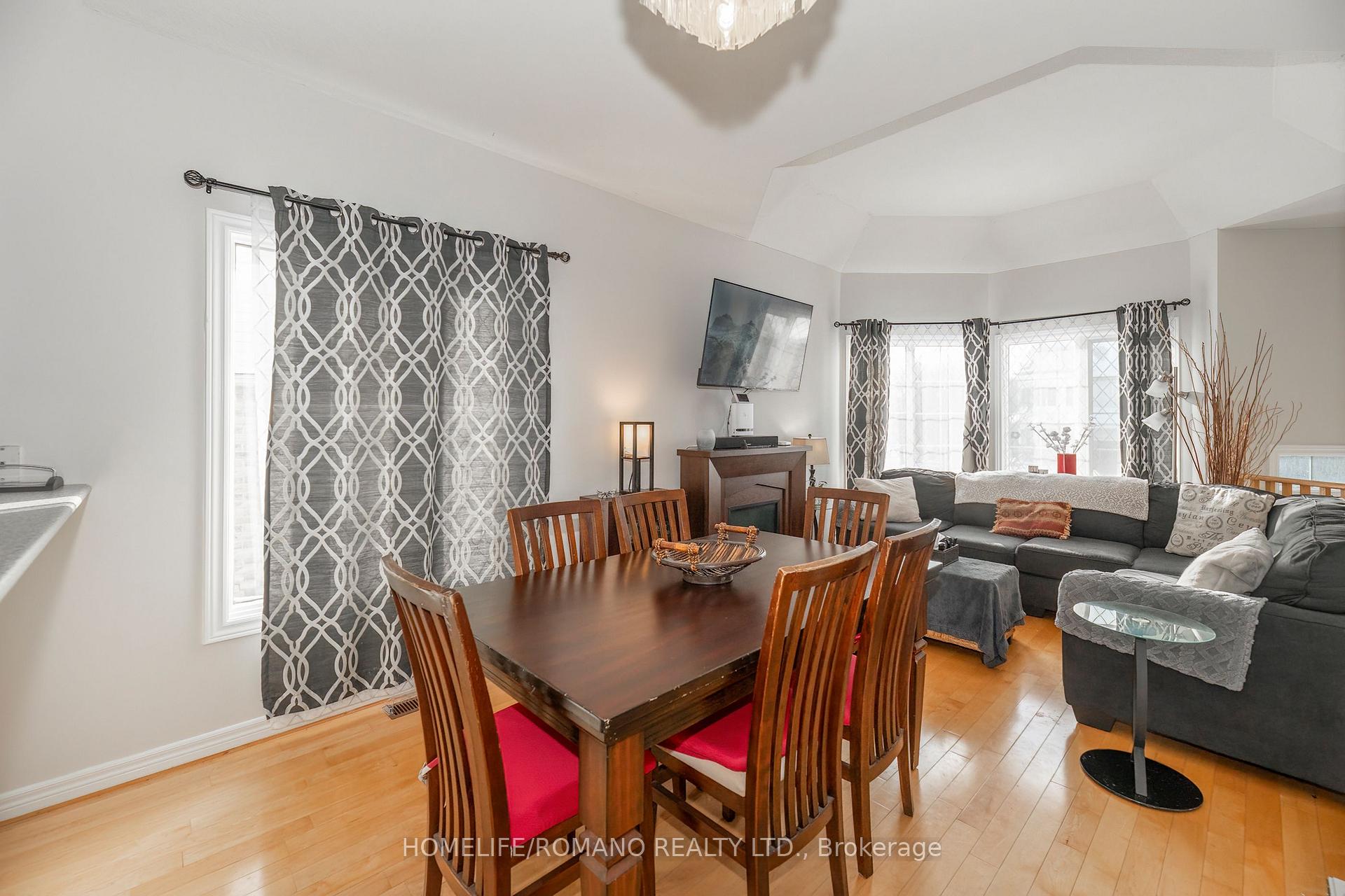 Photo 13 of 25 Bedell Crescent, Whitby, Rolling Acres — HOMEH