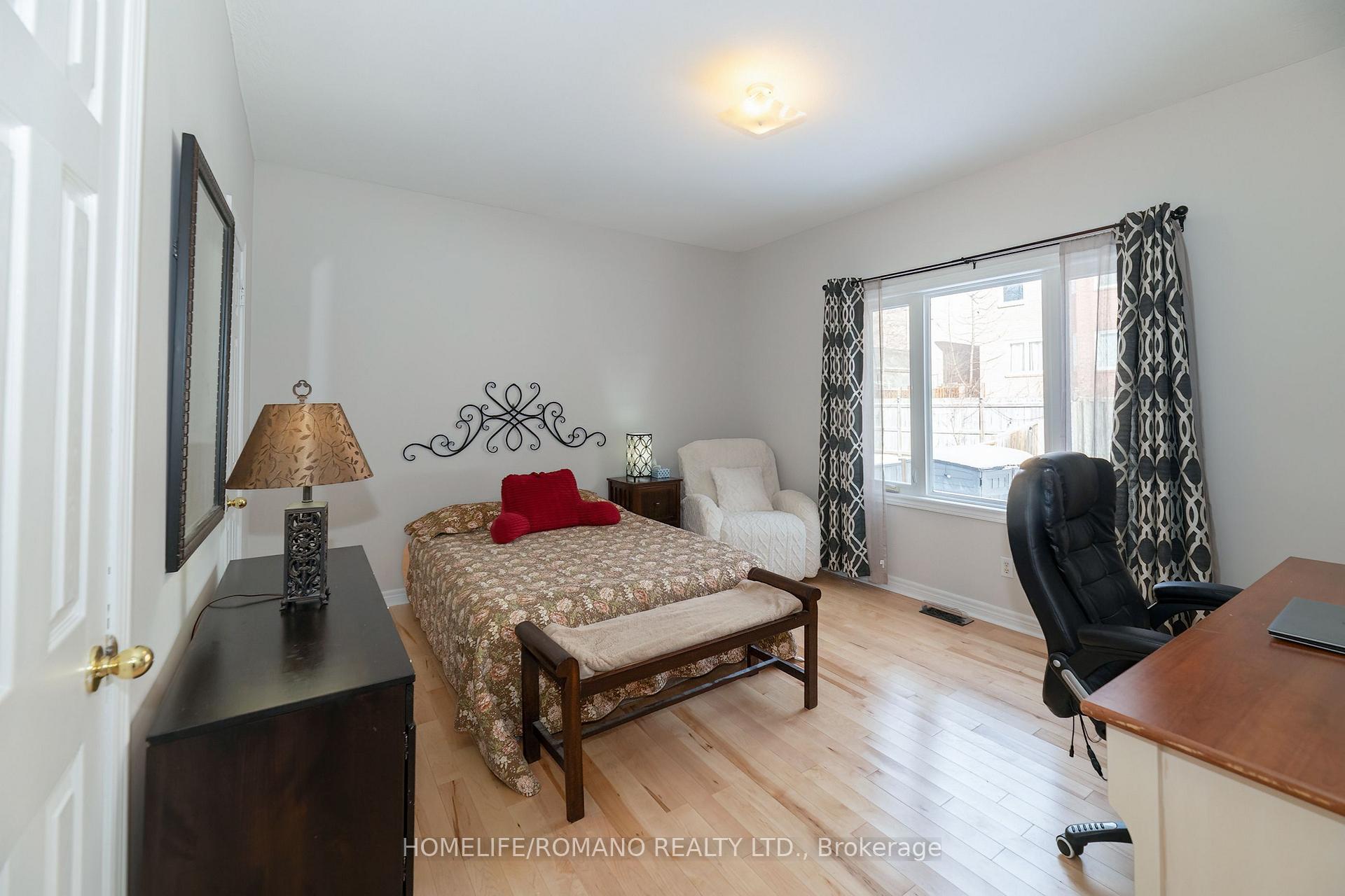Photo 18 of 25 Bedell Crescent, Whitby, Rolling Acres — HOMEH