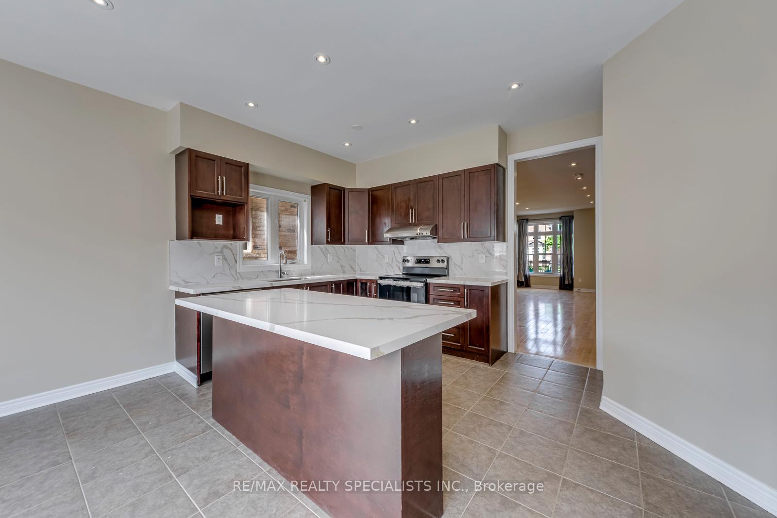 Photo 18 of 5494 Tenth Line W, Mississauga, Churchill Meadows — HOMEH