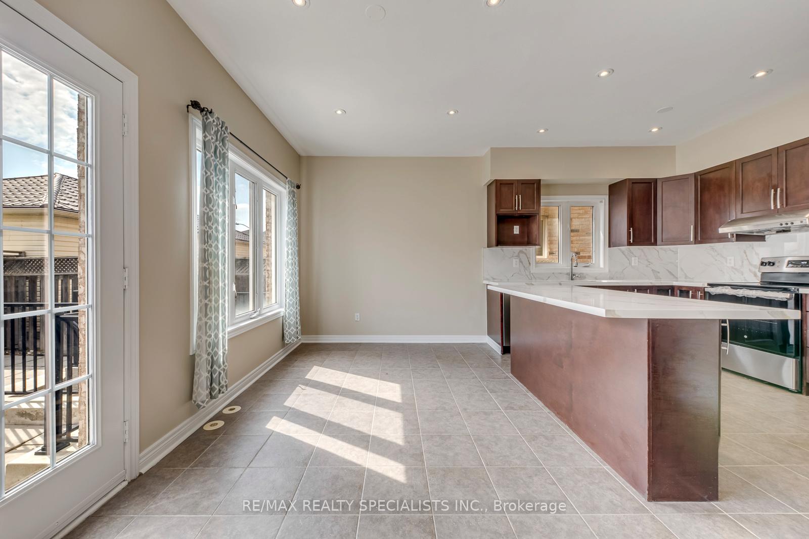 Photo 21 of 5494 Tenth Line W, Mississauga, Churchill Meadows — HOMEH