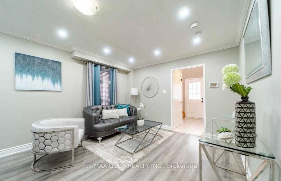 Photo 3 of 15 Sedgewick Circle, Brampton, Fletcher's Meadow — HOMEH
