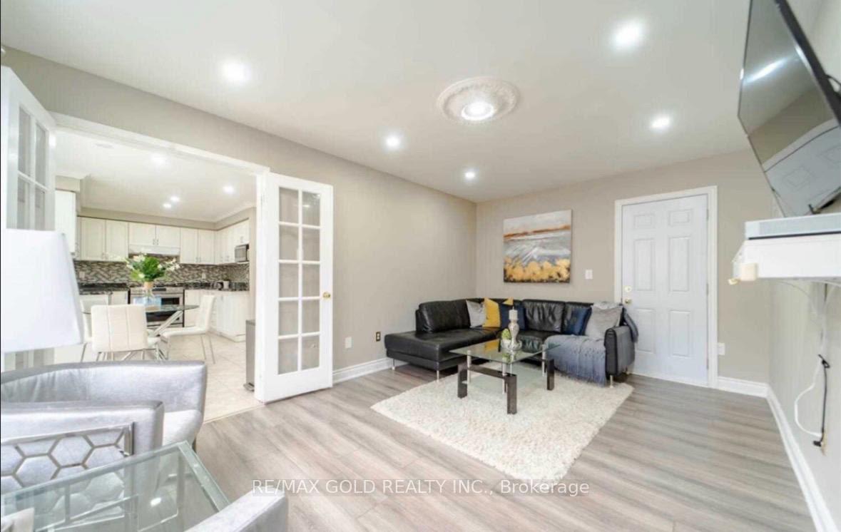 Photo 4 of 15 Sedgewick Circle, Brampton, Fletcher's Meadow — HOMEH