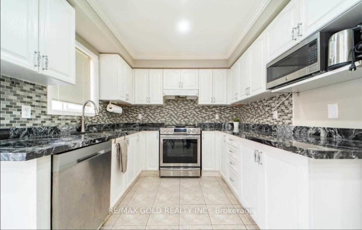 Photo 5 of 15 Sedgewick Circle, Brampton, Fletcher's Meadow — HOMEH
