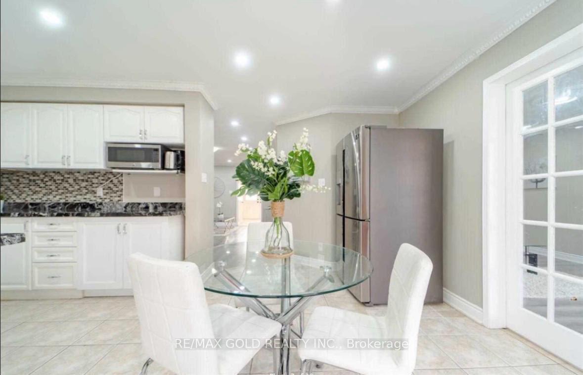 Photo 6 of 15 Sedgewick Circle, Brampton, Fletcher's Meadow — HOMEH