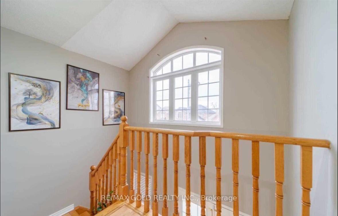 Photo 7 of 15 Sedgewick Circle, Brampton, Fletcher's Meadow — HOMEH