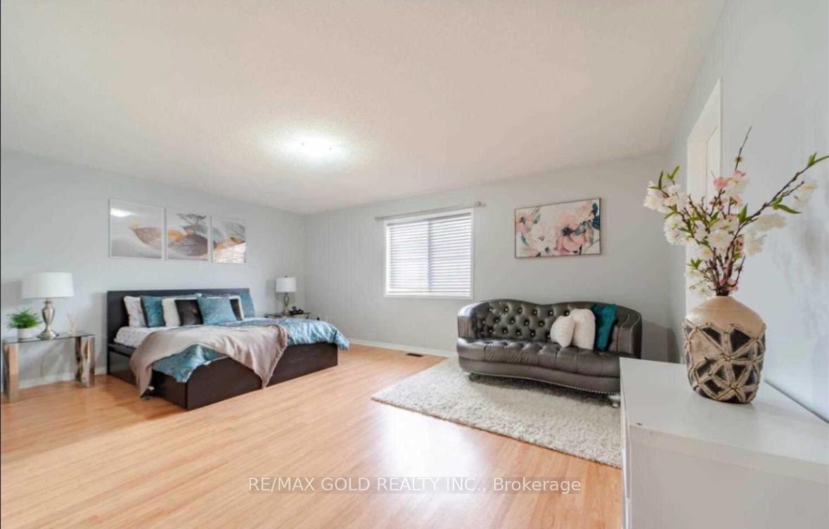 Photo 8 of 15 Sedgewick Circle, Brampton, Fletcher's Meadow — HOMEH