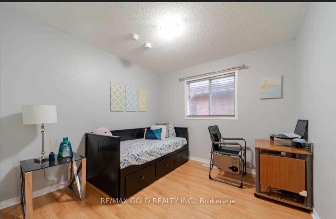 Photo 9 of 15 Sedgewick Circle, Brampton, Fletcher's Meadow — HOMEH