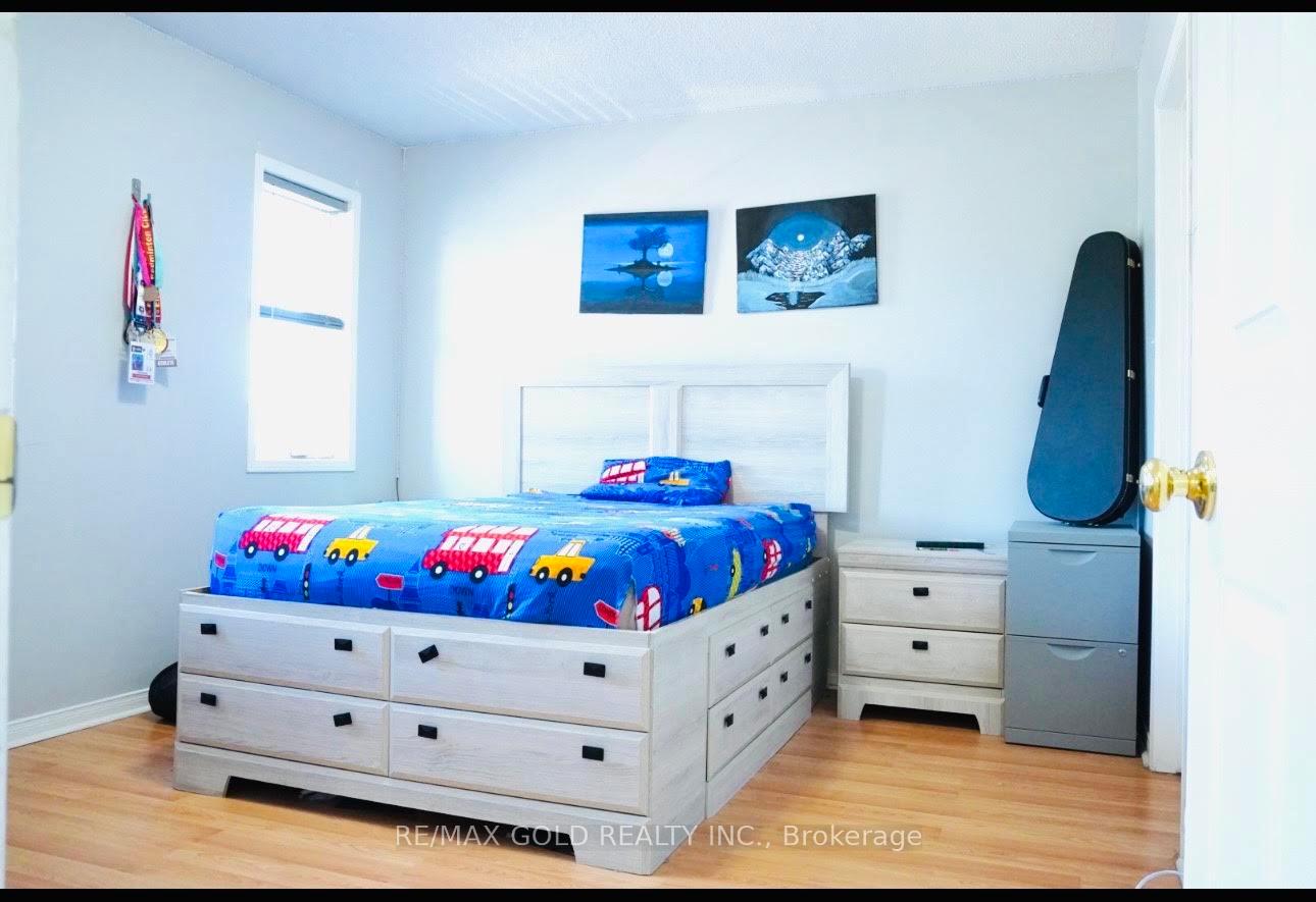 Photo 10 of 15 Sedgewick Circle, Brampton, Fletcher's Meadow — HOMEH