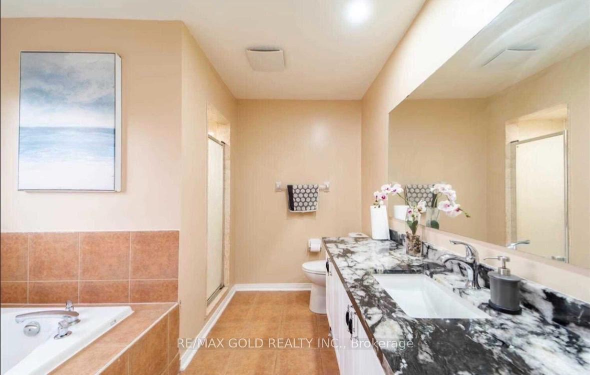 Photo 12 of 15 Sedgewick Circle, Brampton, Fletcher's Meadow — HOMEH