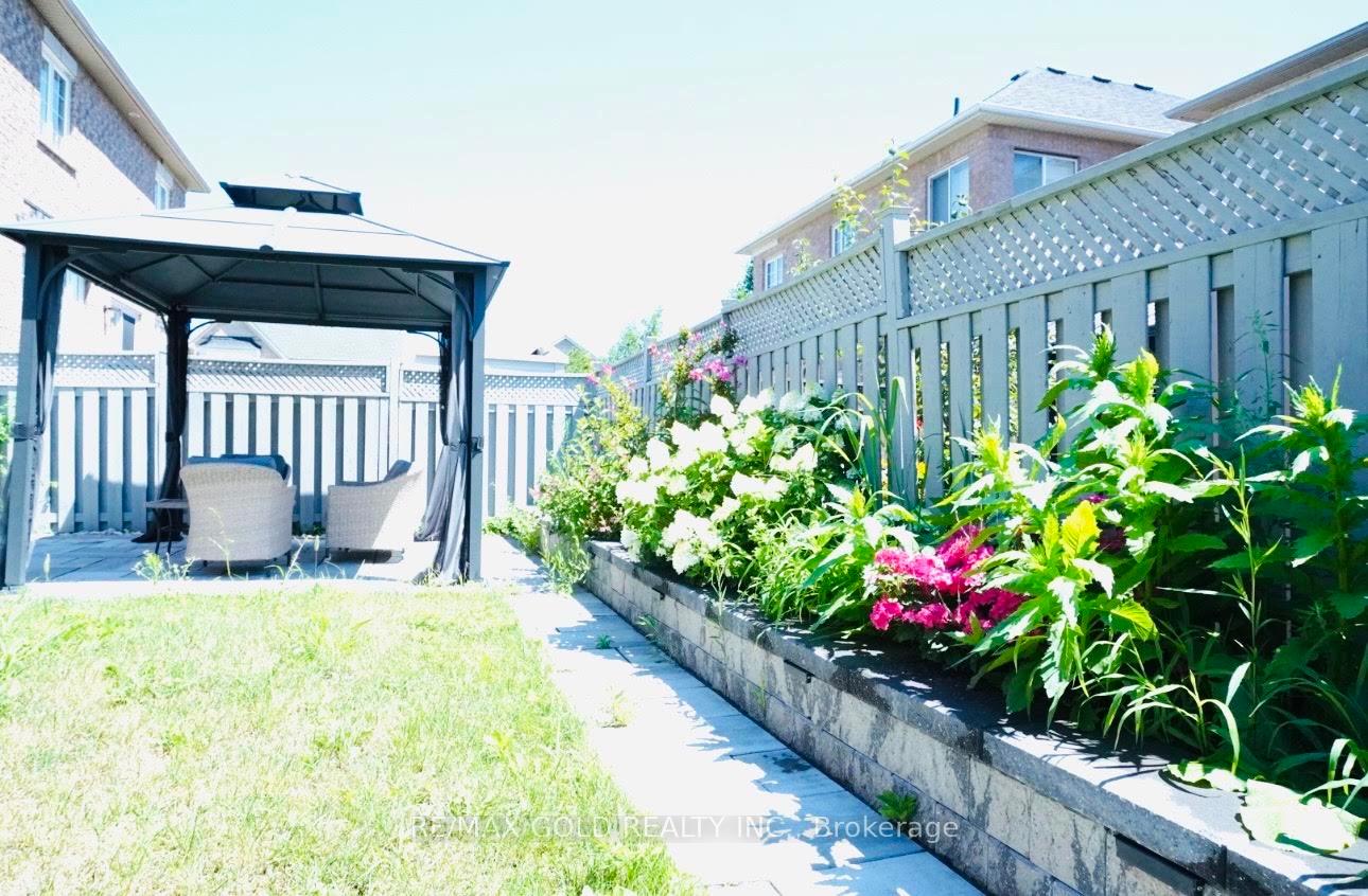 Photo 16 of 15 Sedgewick Circle, Brampton, Fletcher's Meadow — HOMEH
