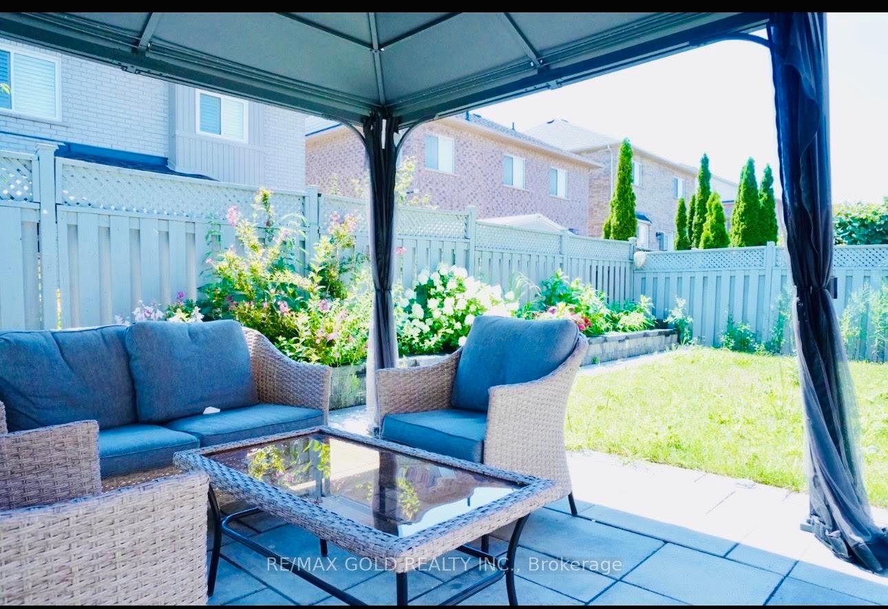 Photo 17 of 15 Sedgewick Circle, Brampton, Fletcher's Meadow — HOMEH