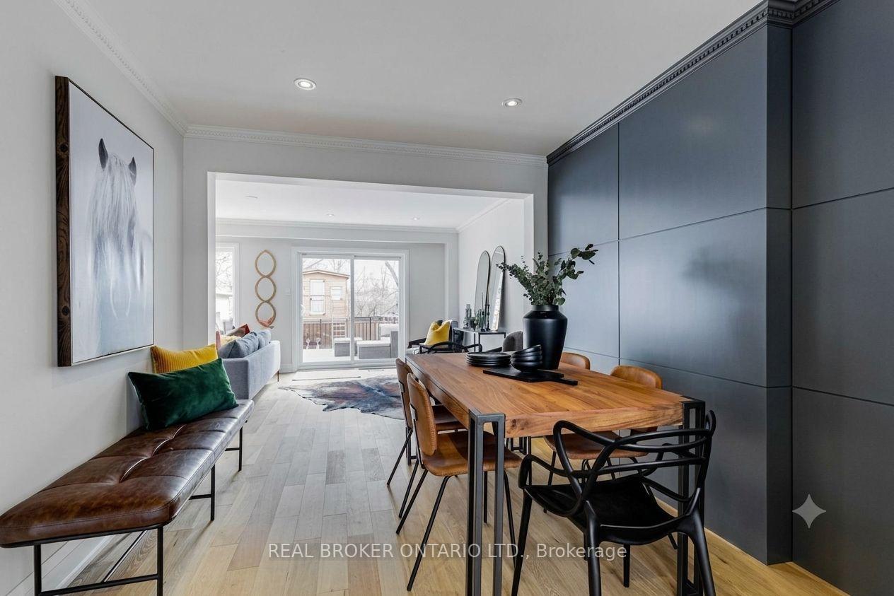 Photo 4 of Unit Upper, 25 Newlin Crescent, North York, Glenfield-Jane Heights — HOMEH