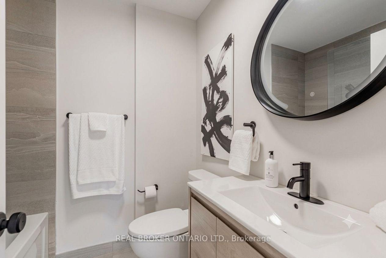 Photo 8 of Unit Upper, 25 Newlin Crescent, North York, Glenfield-Jane Heights — HOMEH