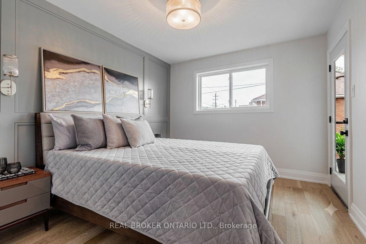 Photo 9 of Unit Upper, 25 Newlin Crescent, North York, Glenfield-Jane Heights — HOMEH