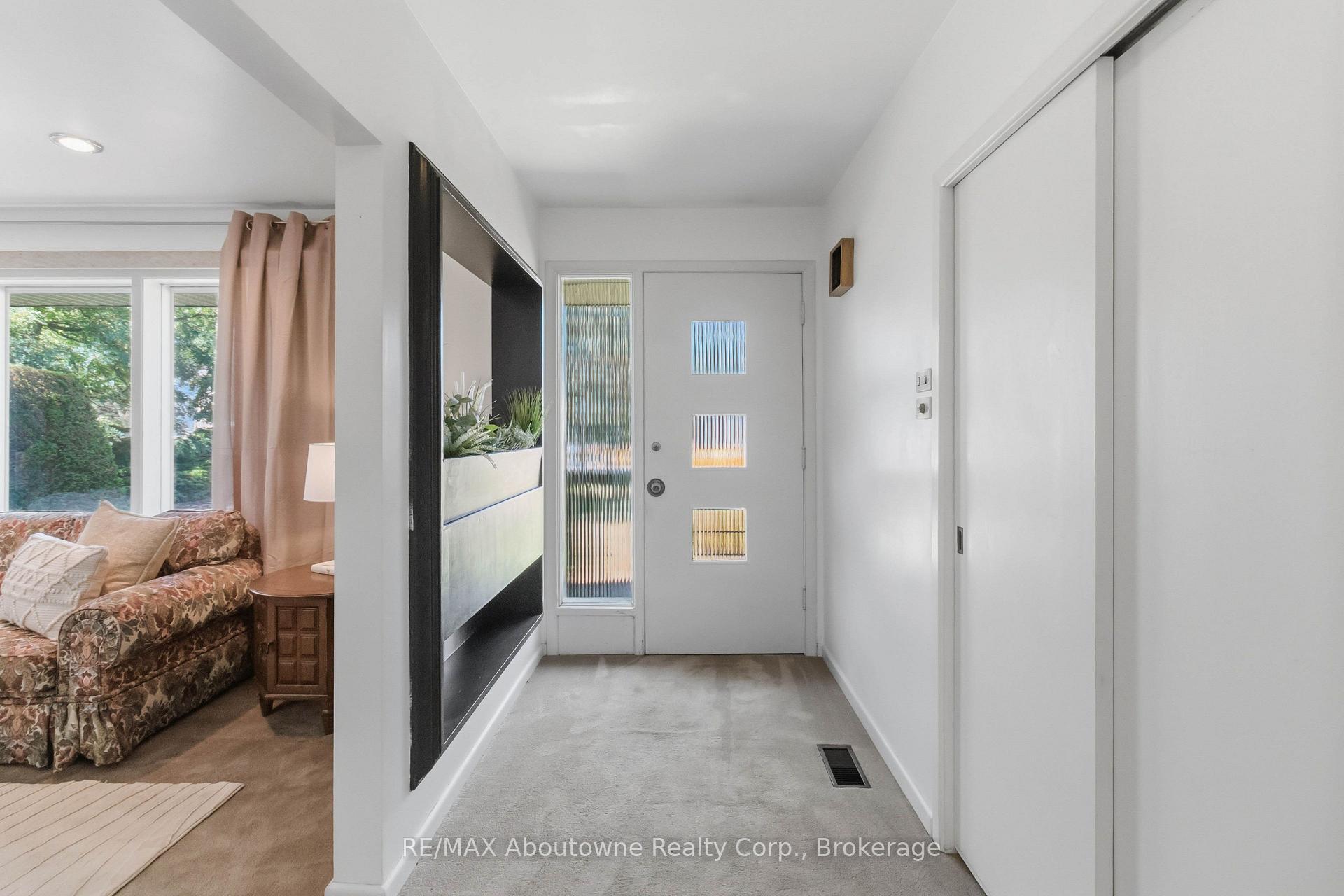 Photo 5 of 974 Unsworth Avenue, Burlington, Bayview — HOMEH