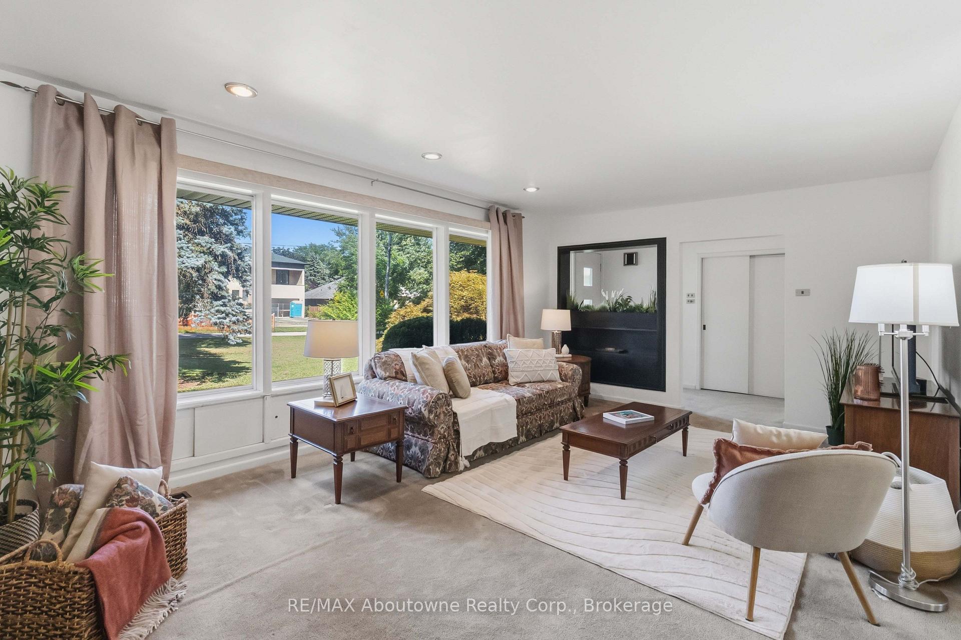 Photo 9 of 974 Unsworth Avenue, Burlington, Bayview — HOMEH