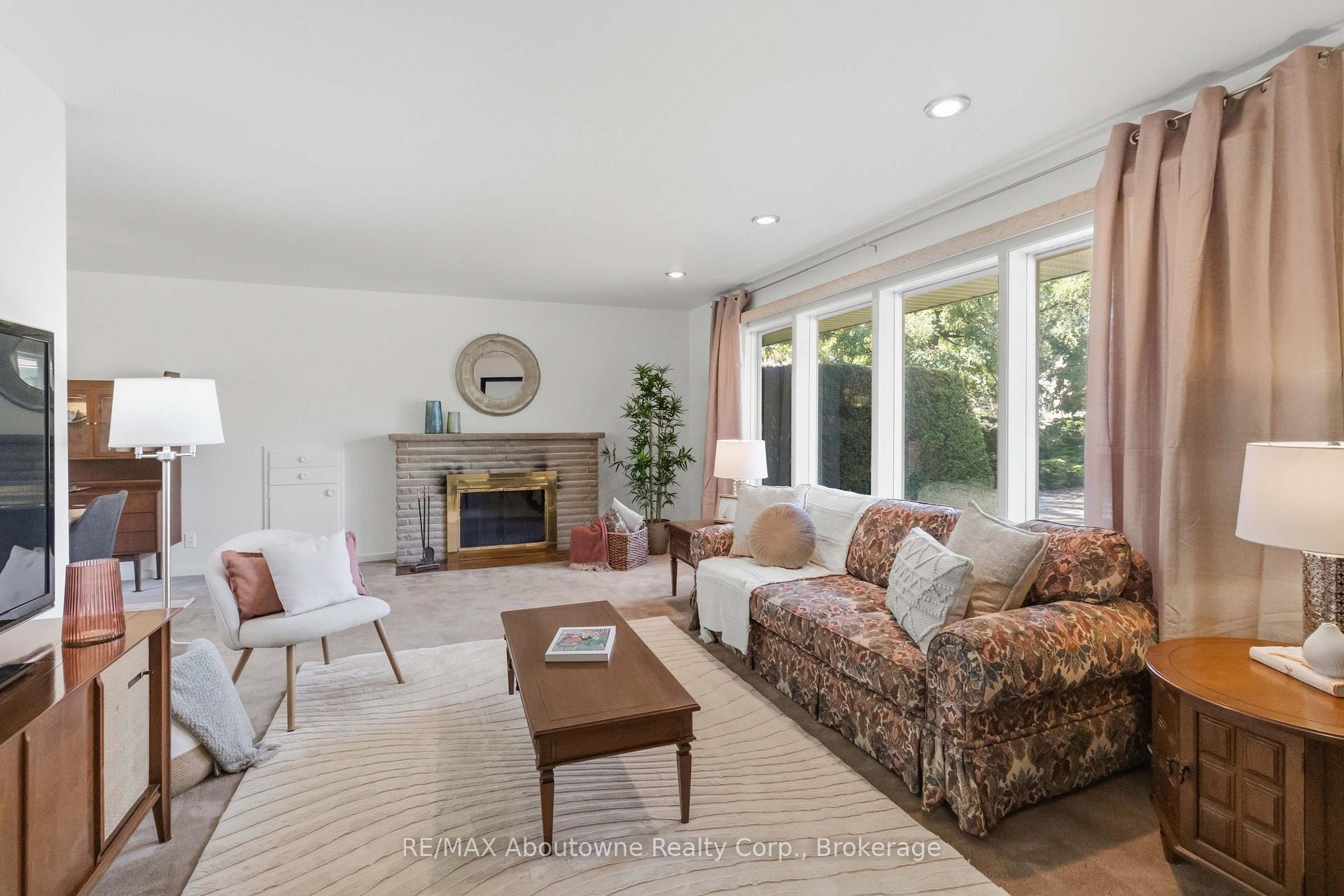 Photo 10 of 974 Unsworth Avenue, Burlington, Bayview — HOMEH