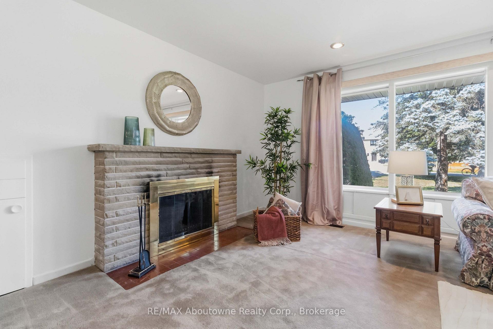 Photo 11 of 974 Unsworth Avenue, Burlington, Bayview — HOMEH