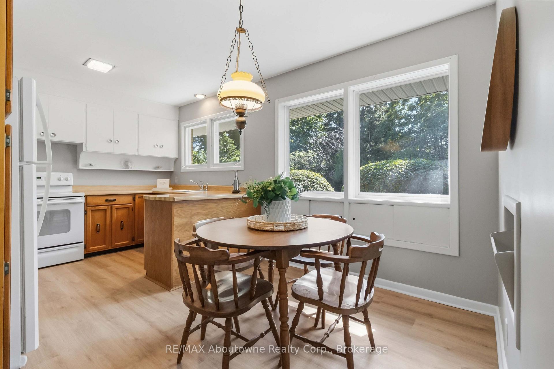 Photo 12 of 974 Unsworth Avenue, Burlington, Bayview — HOMEH