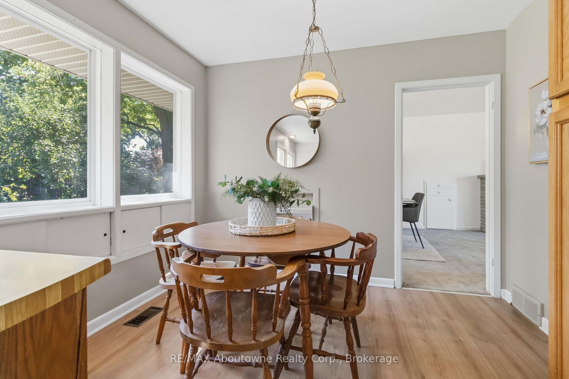 Photo 13 of 974 Unsworth Avenue, Burlington, Bayview — HOMEH