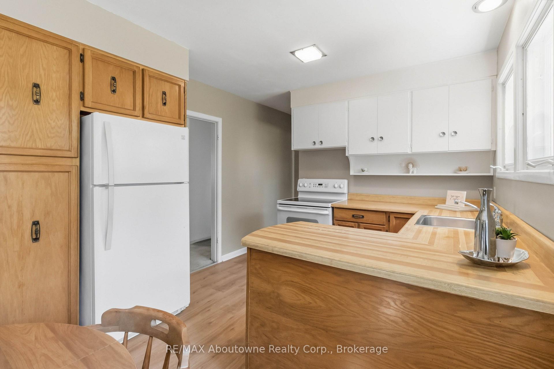 Photo 15 of 974 Unsworth Avenue, Burlington, Bayview — HOMEH
