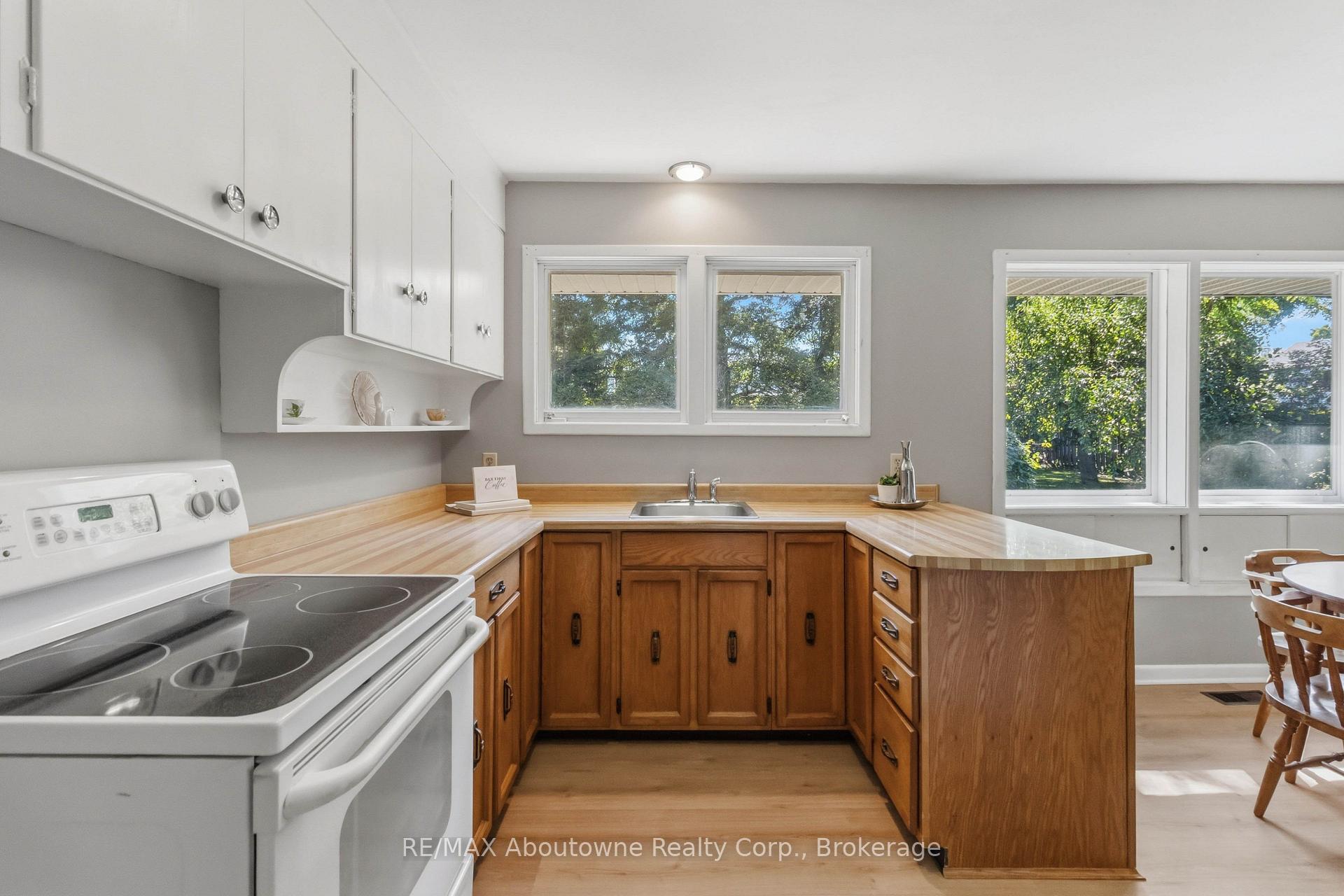 Photo 16 of 974 Unsworth Avenue, Burlington, Bayview — HOMEH