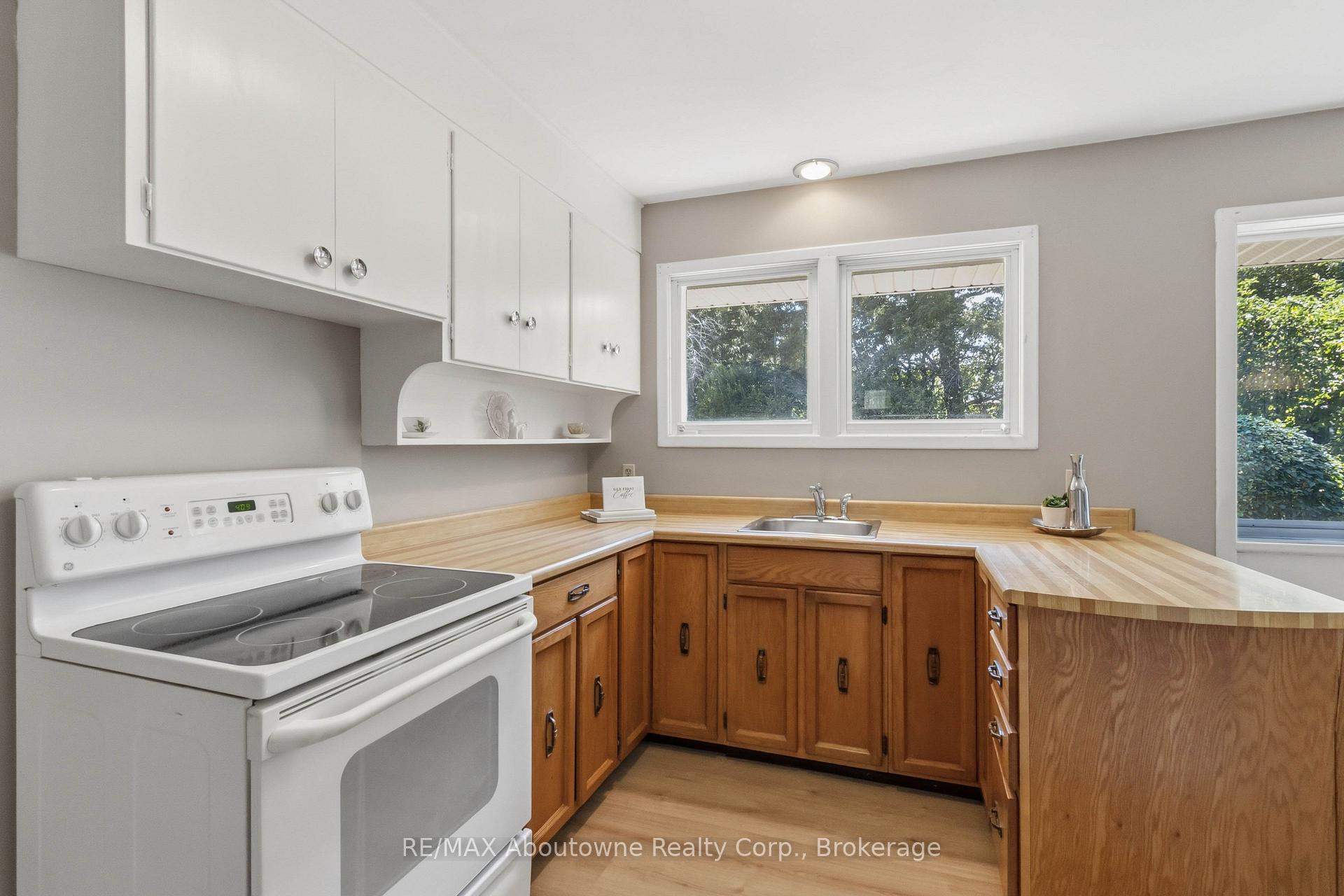 Photo 17 of 974 Unsworth Avenue, Burlington, Bayview — HOMEH