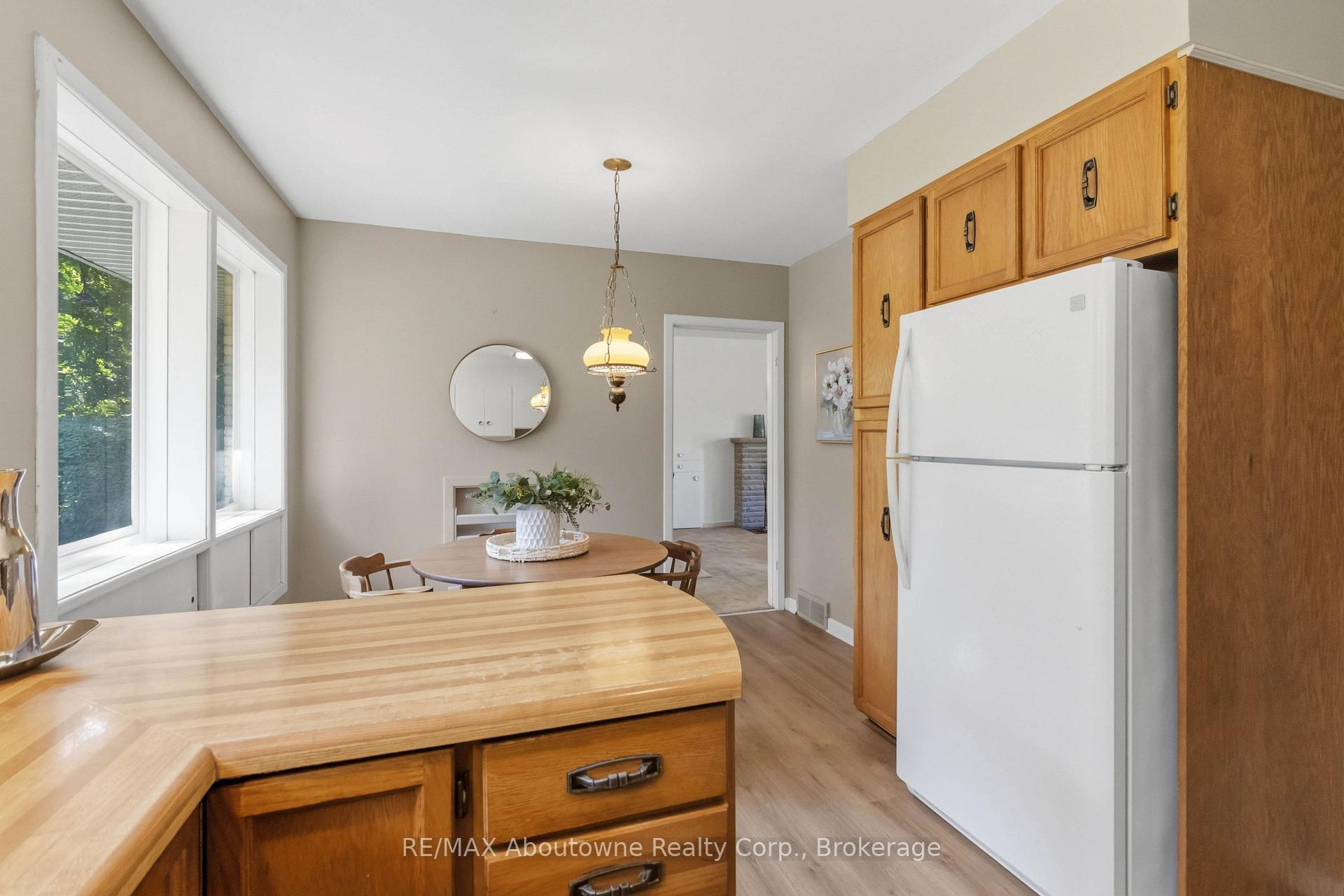 Photo 18 of 974 Unsworth Avenue, Burlington, Bayview — HOMEH