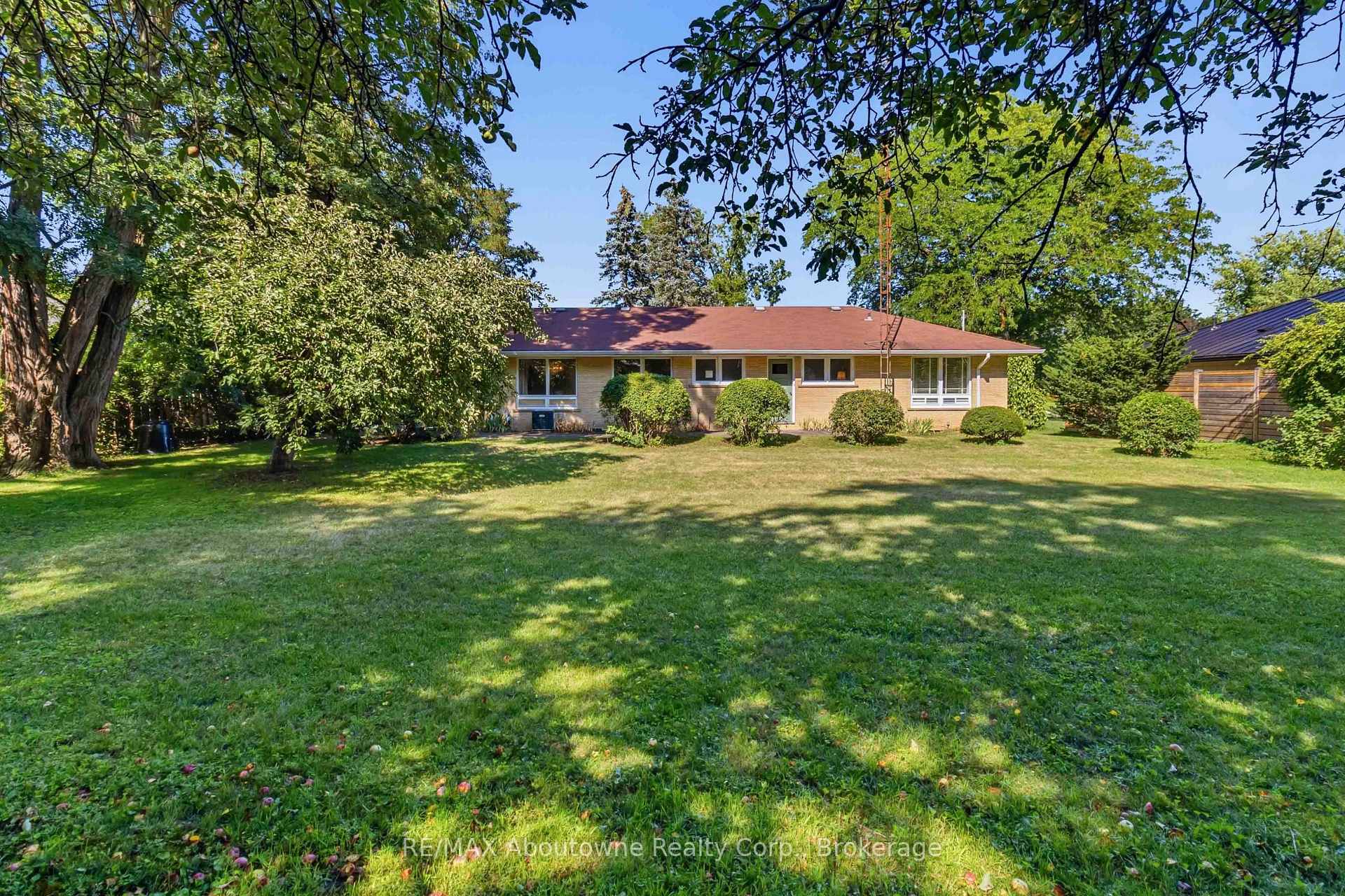 Photo 31 of 974 Unsworth Avenue, Burlington, Bayview — HOMEH