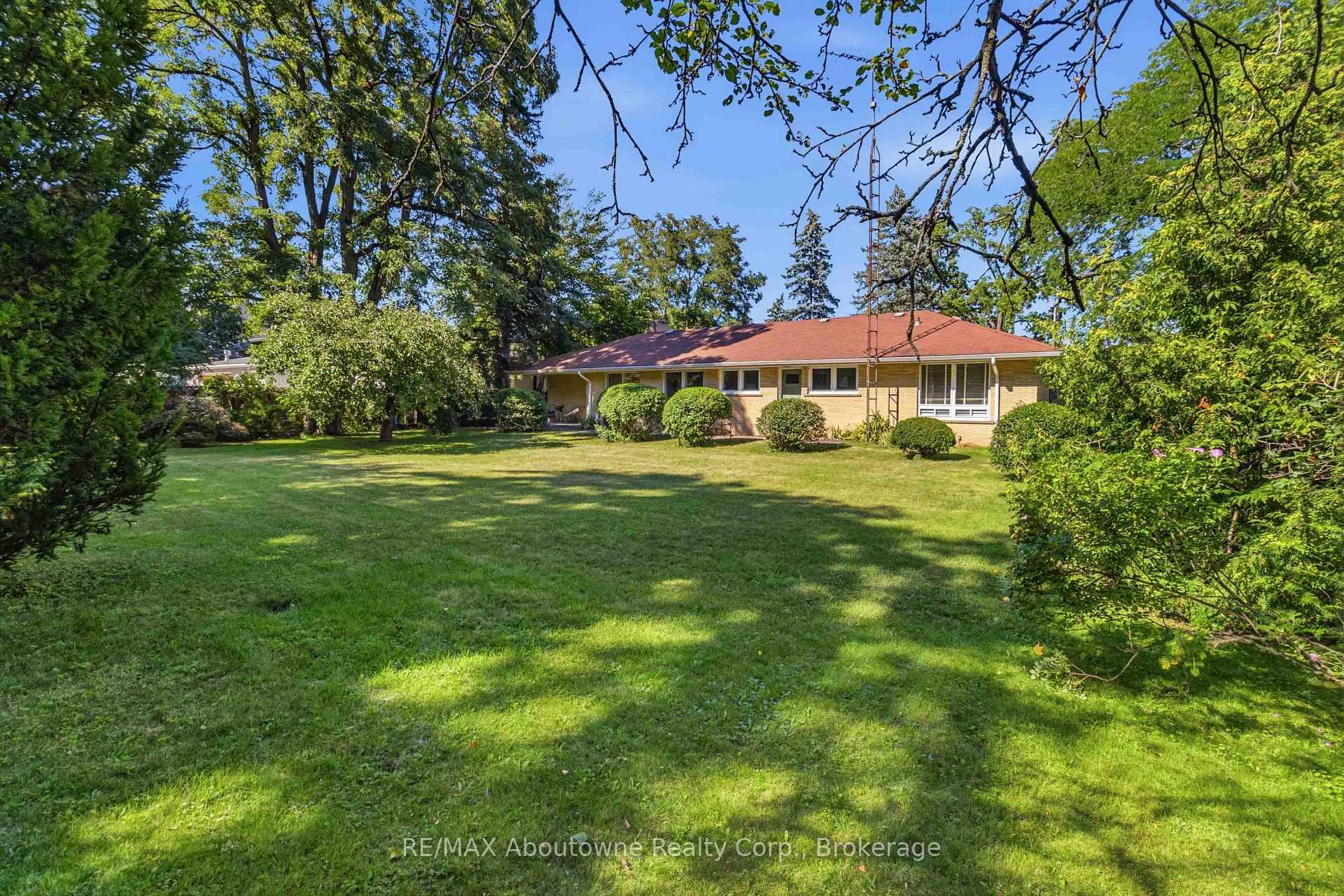 Photo 32 of 974 Unsworth Avenue, Burlington, Bayview — HOMEH