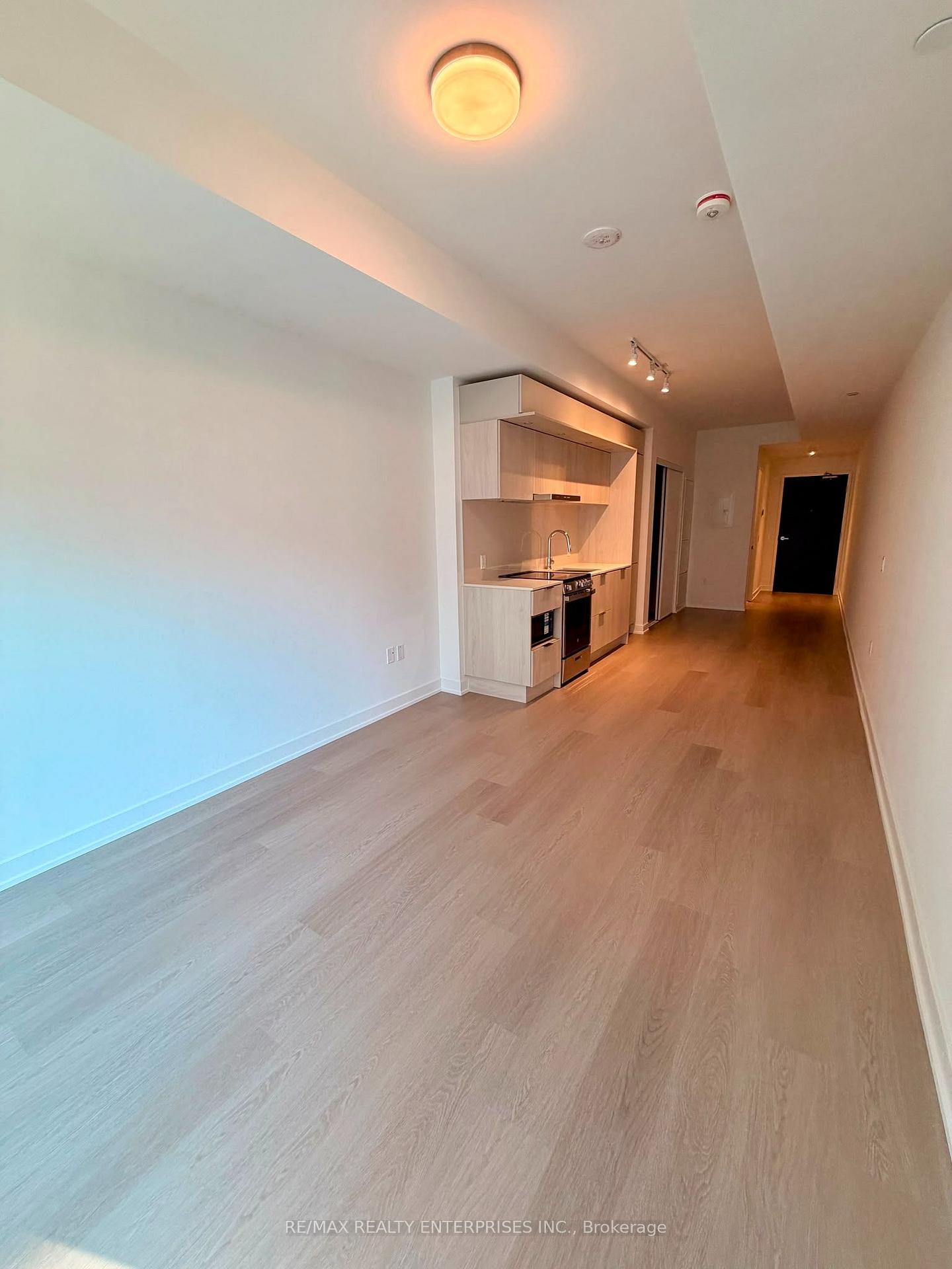 Front of Unit 325, 448 Burnhamthorpe Road W