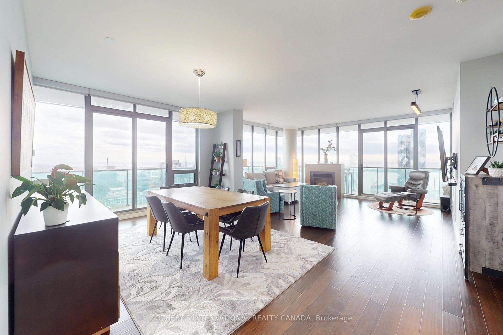 Photo 3 of Unit 4204, 33 Lombard Street, Toronto, Church-Yonge Corridor — HOMEH