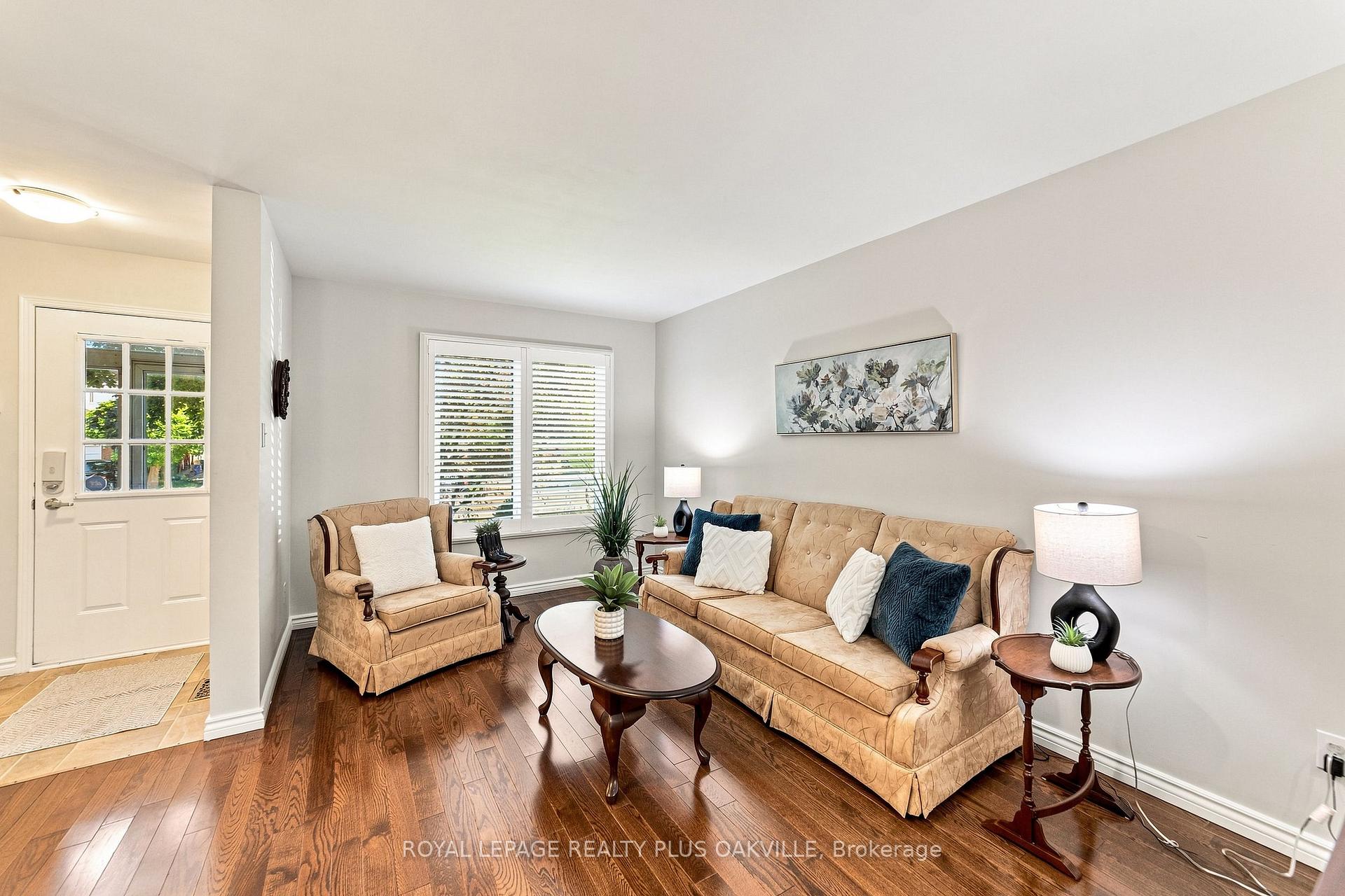 Photo 6 of 2238 MacLennan Drive, Oakville, River Oaks — HOMEH