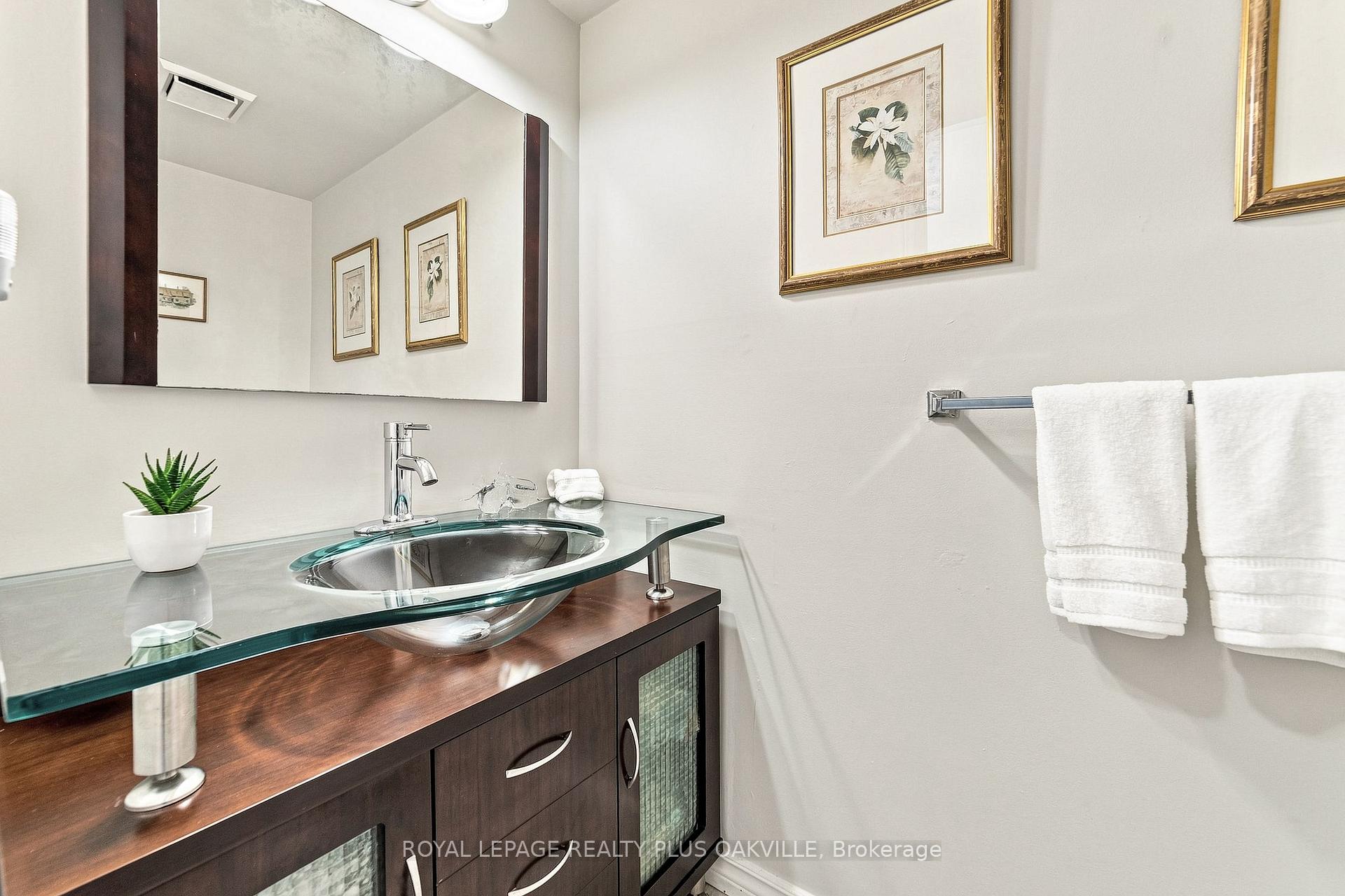 Photo 12 of 2238 MacLennan Drive, Oakville, River Oaks — HOMEH