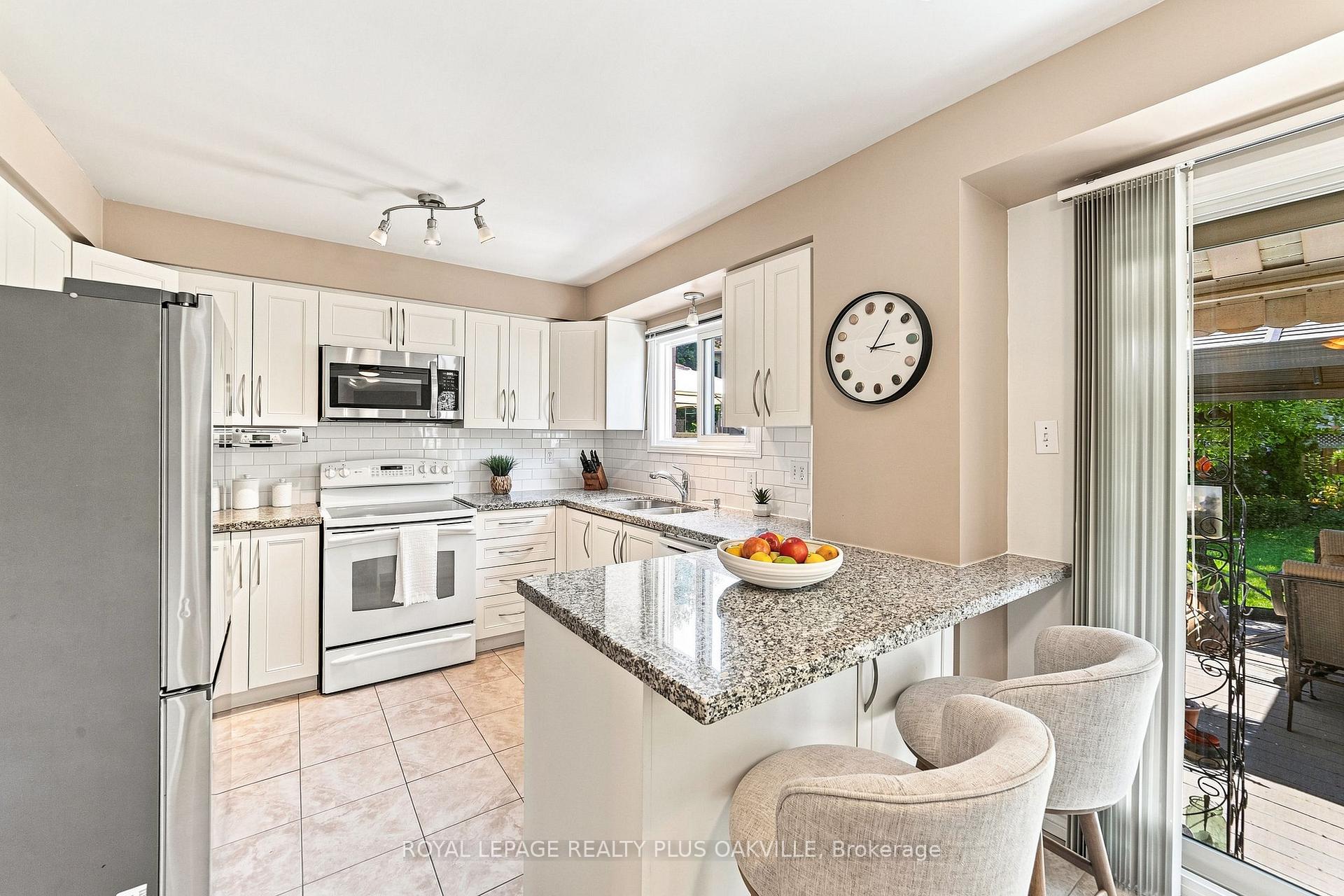 Photo 14 of 2238 MacLennan Drive, Oakville, River Oaks — HOMEH