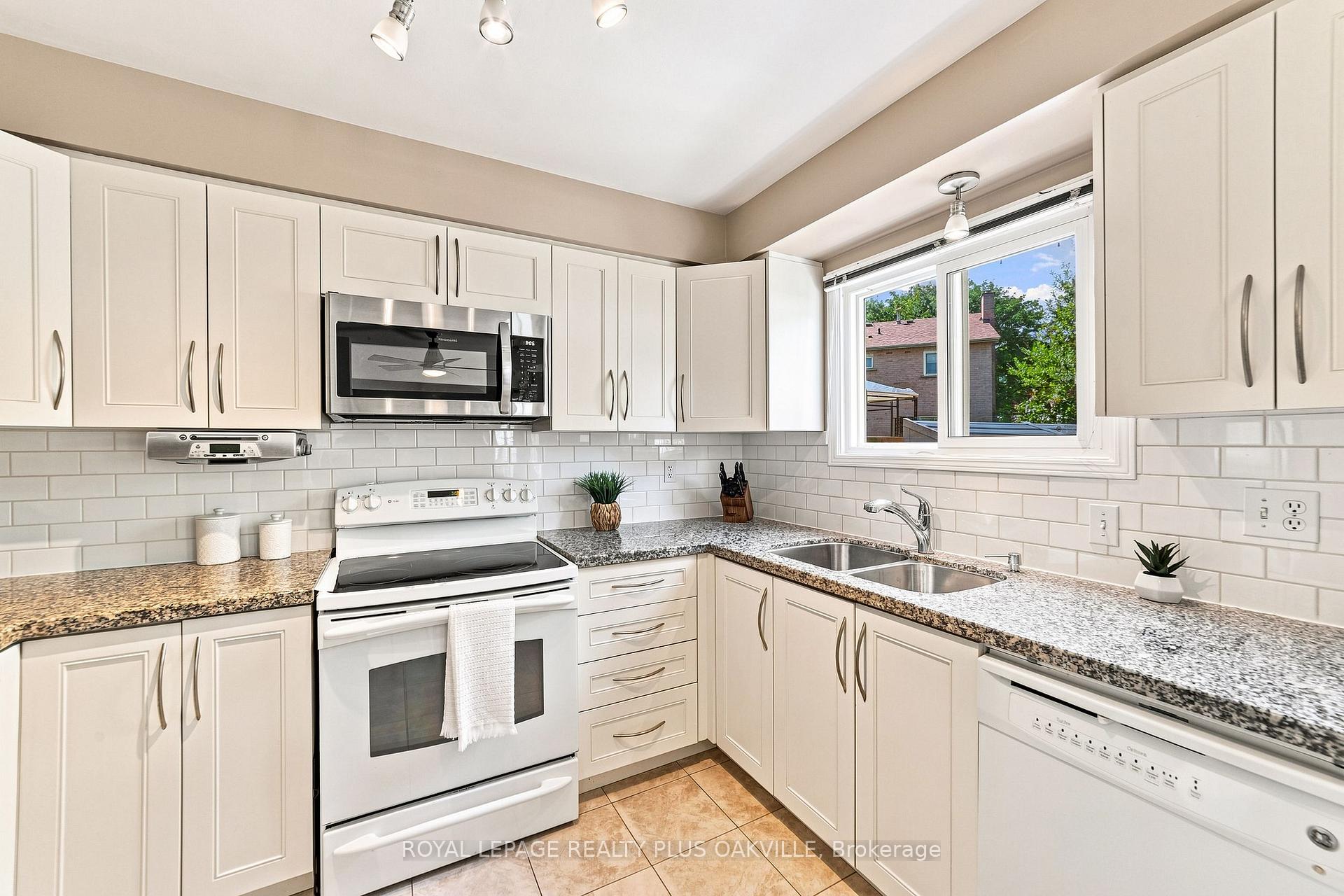 Photo 15 of 2238 MacLennan Drive, Oakville, River Oaks — HOMEH