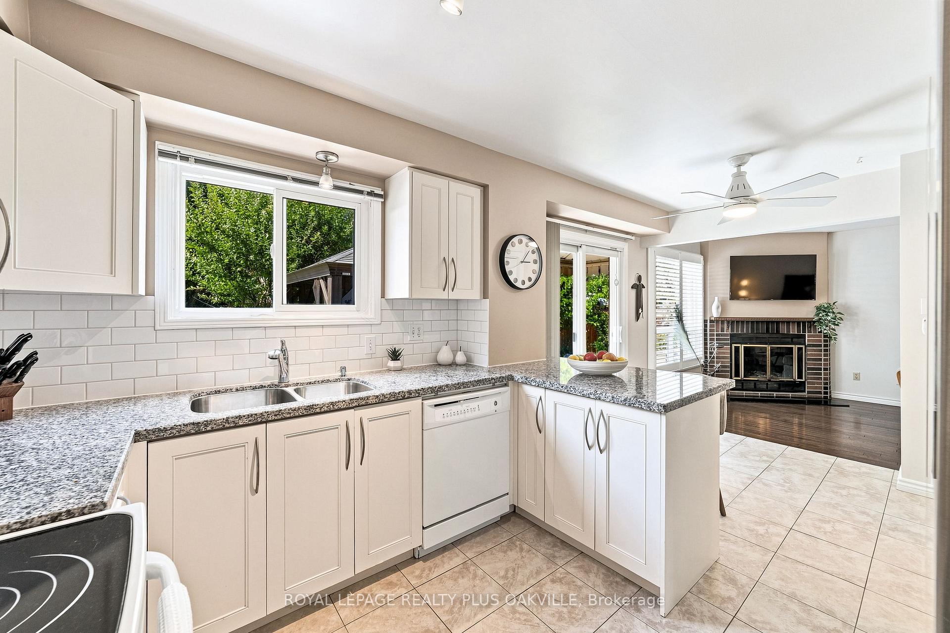 Photo 16 of 2238 MacLennan Drive, Oakville, River Oaks — HOMEH