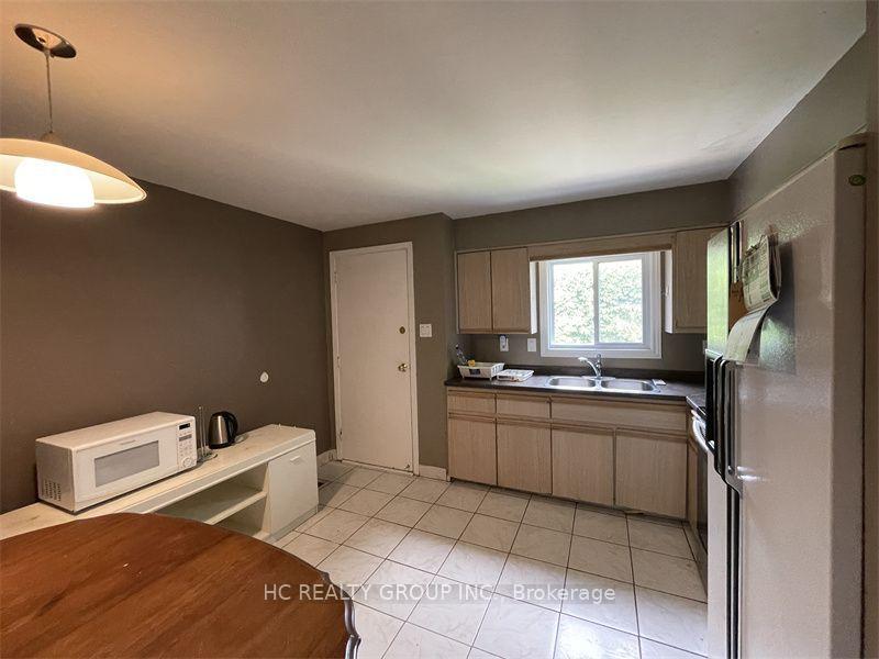 Photo 2 of 84 Daleview Crescent, London, North G — HOMEH
