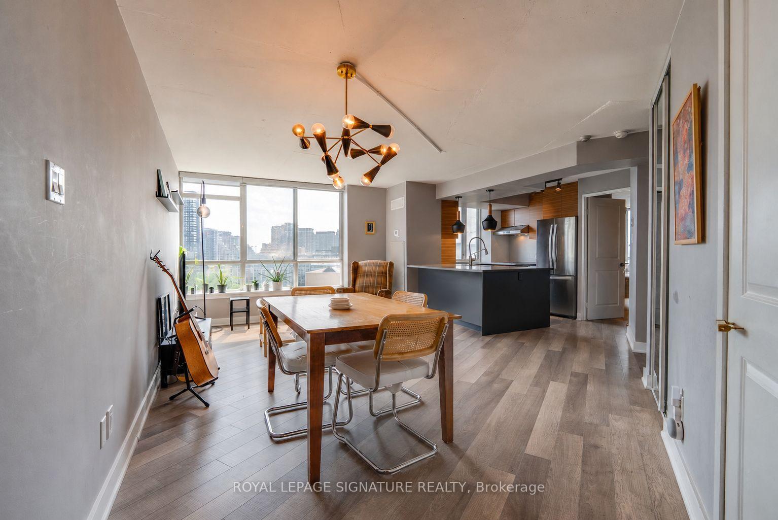 Front of Unit 1113, 801 King Street W