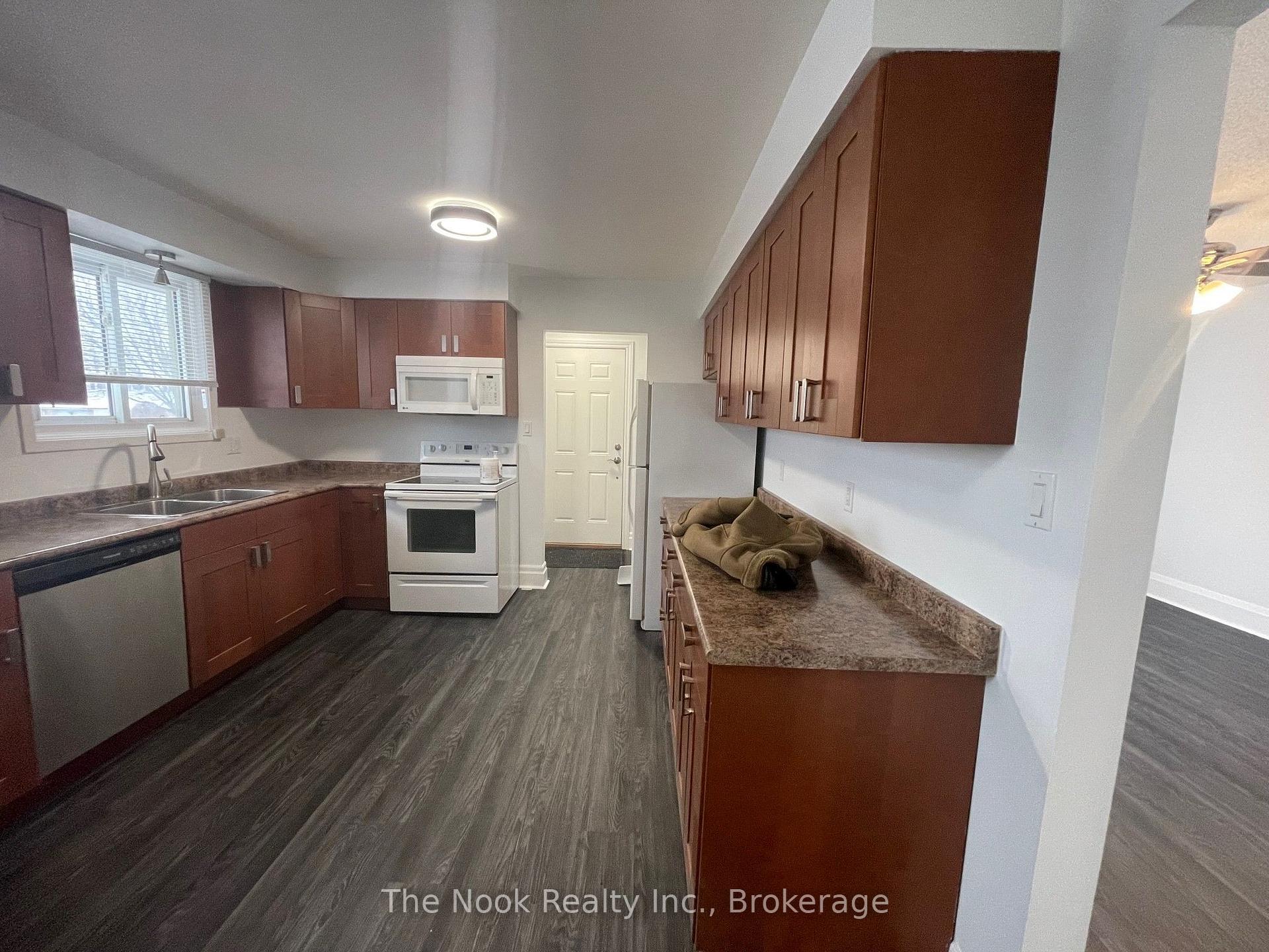 Photo 3 of 1321 Cedar Street, Oshawa, Lakeview — HOMEH